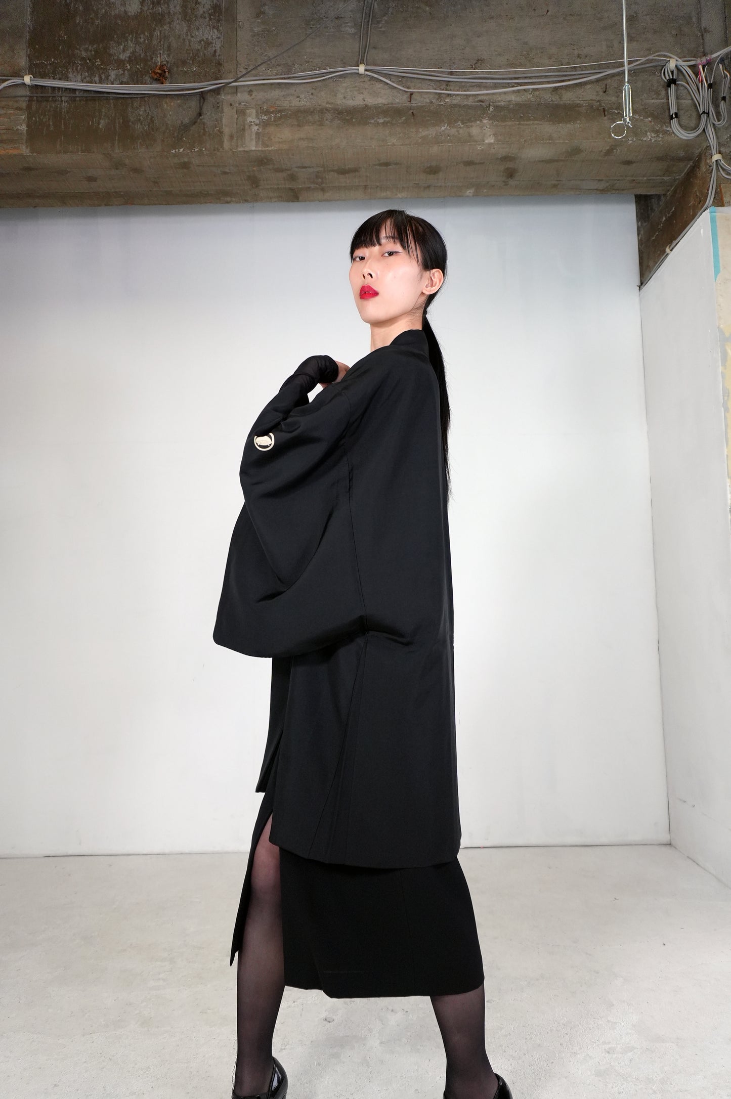 VINTAGE KUROMONTSUKI HAORI "carp, maruni-kasa, KUR114" *damage