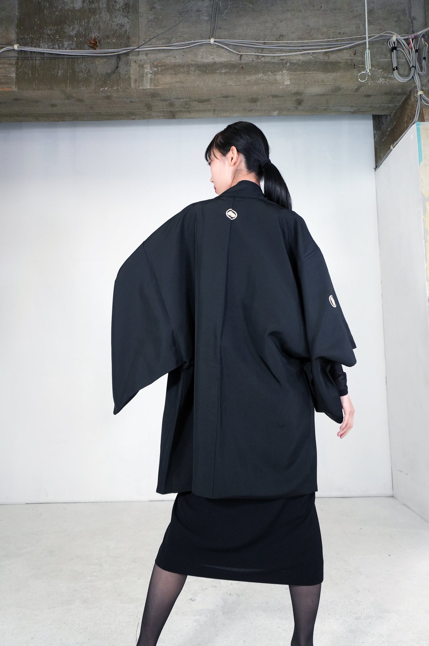 VINTAGE KUROMONTSUKI HAORI "carp, maruni-kasa, KUR114" *damage