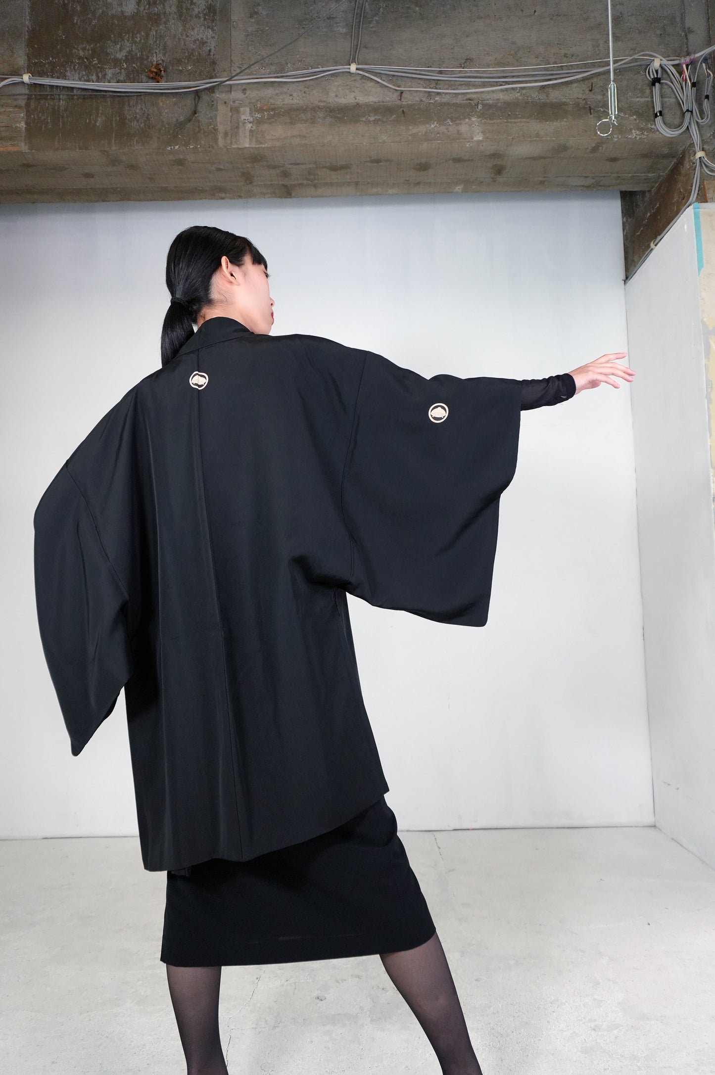 VINTAGE KUROMONTSUKI HAORI "carp, maruni-kasa, KUR114" *damage