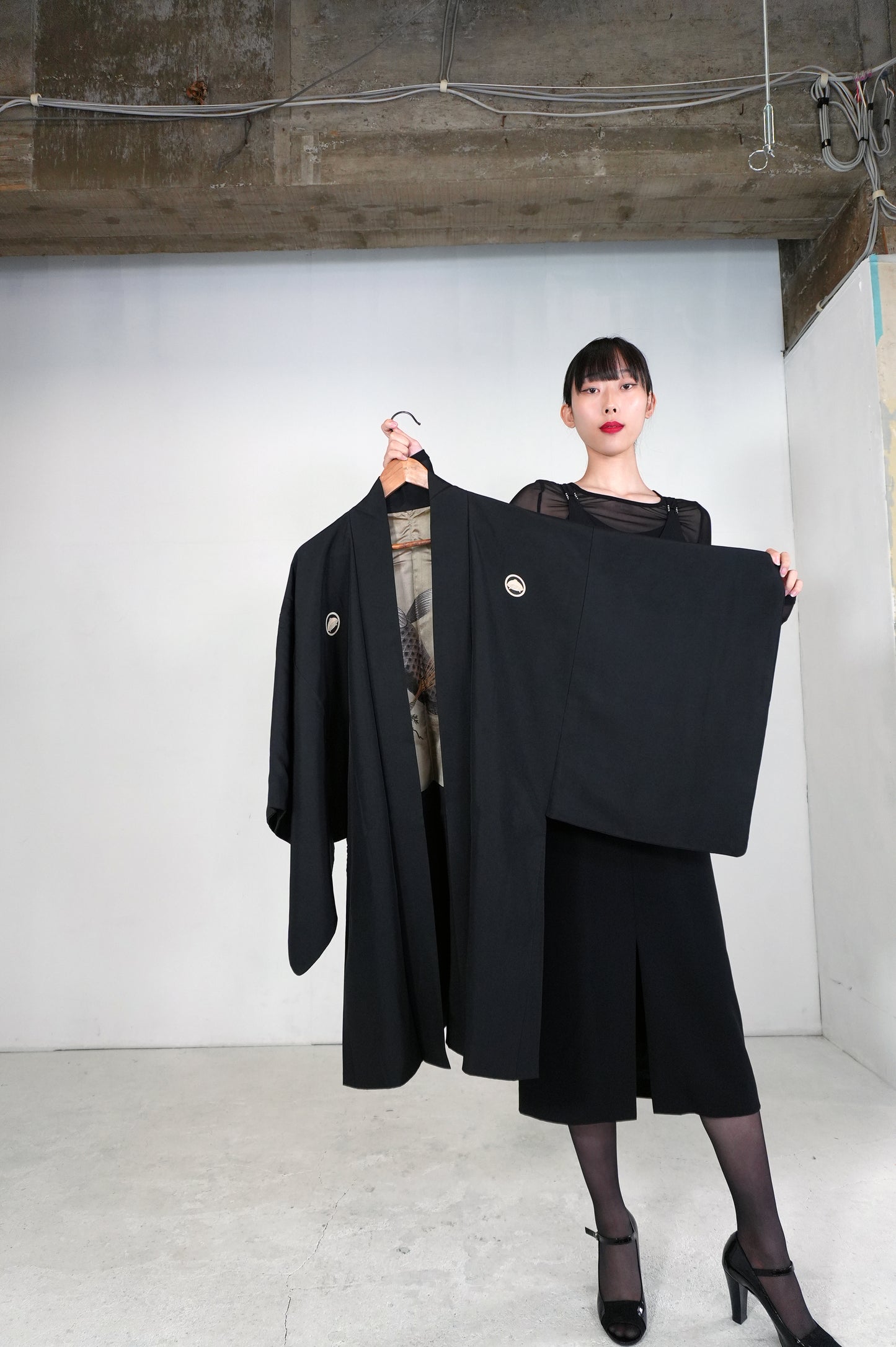 VINTAGE KUROMONTSUKI HAORI "carp, maruni-kasa, KUR114" *damage