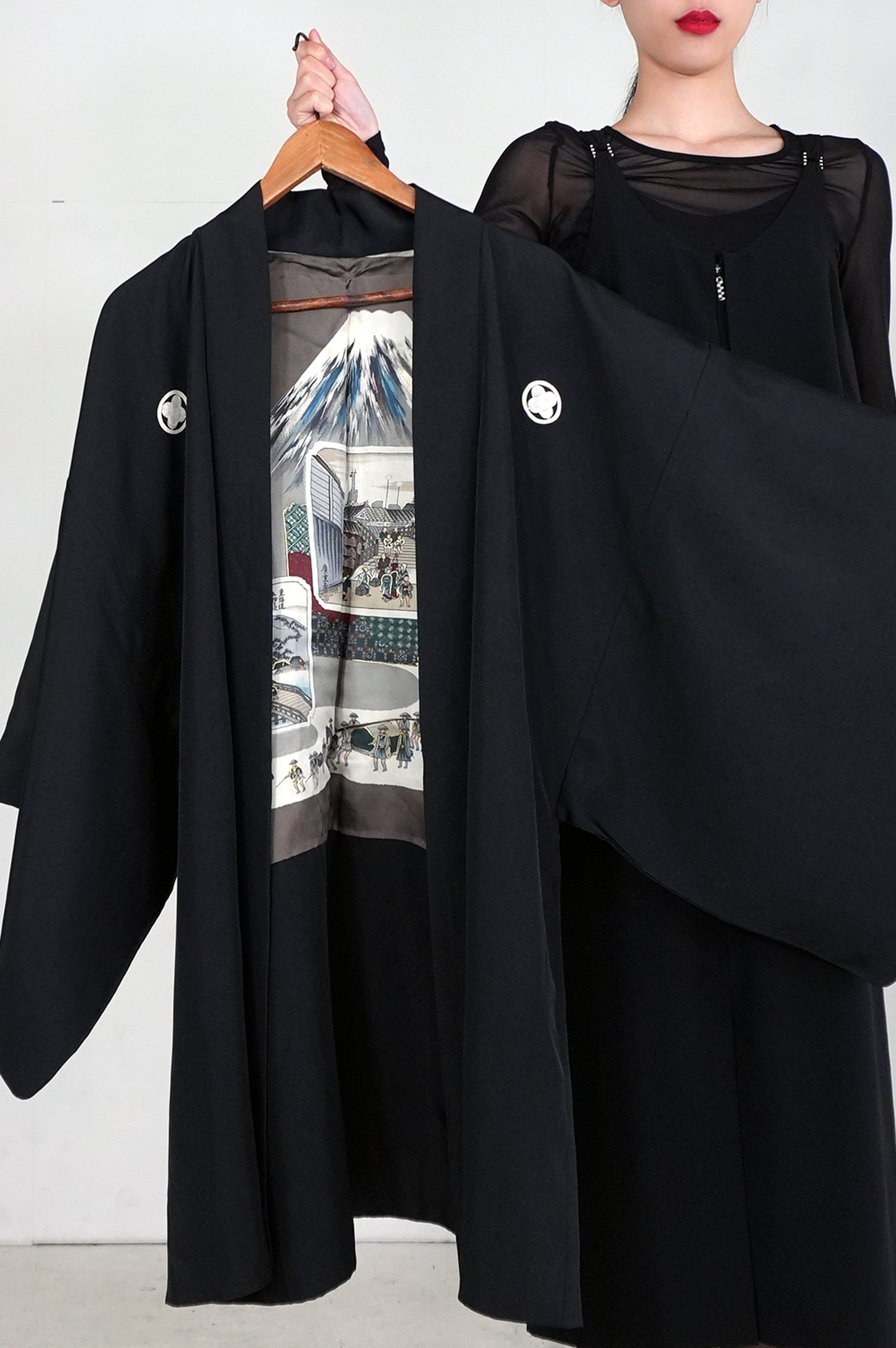 VINTAGE KUROMONTSUKI HAORI "fuji, maruni-chigai-takanoha, KUR113"