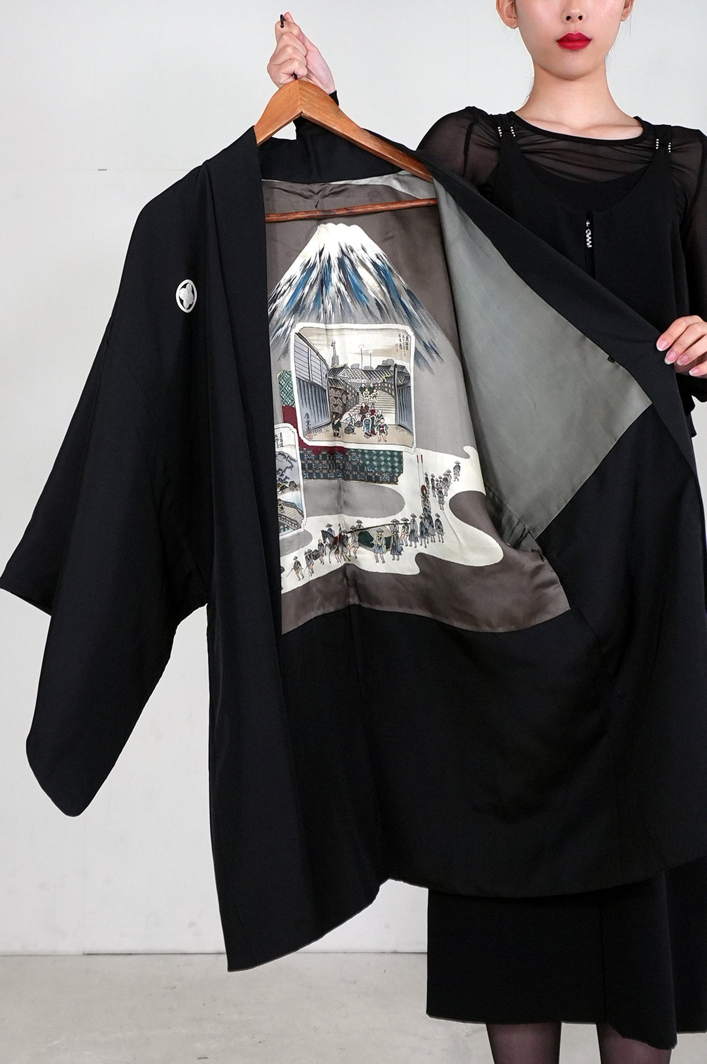 VINTAGE KUROMONTSUKI HAORI "fuji, maruni-chigai-takanoha, KUR113"