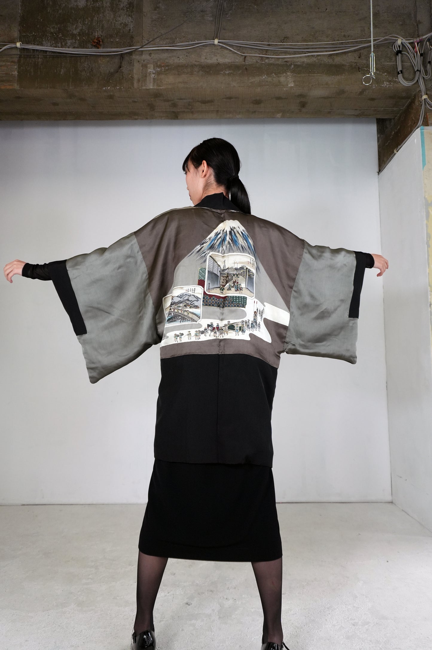VINTAGE KUROMONTSUKI HAORI "fuji, maruni-chigai-takanoha, KUR113"