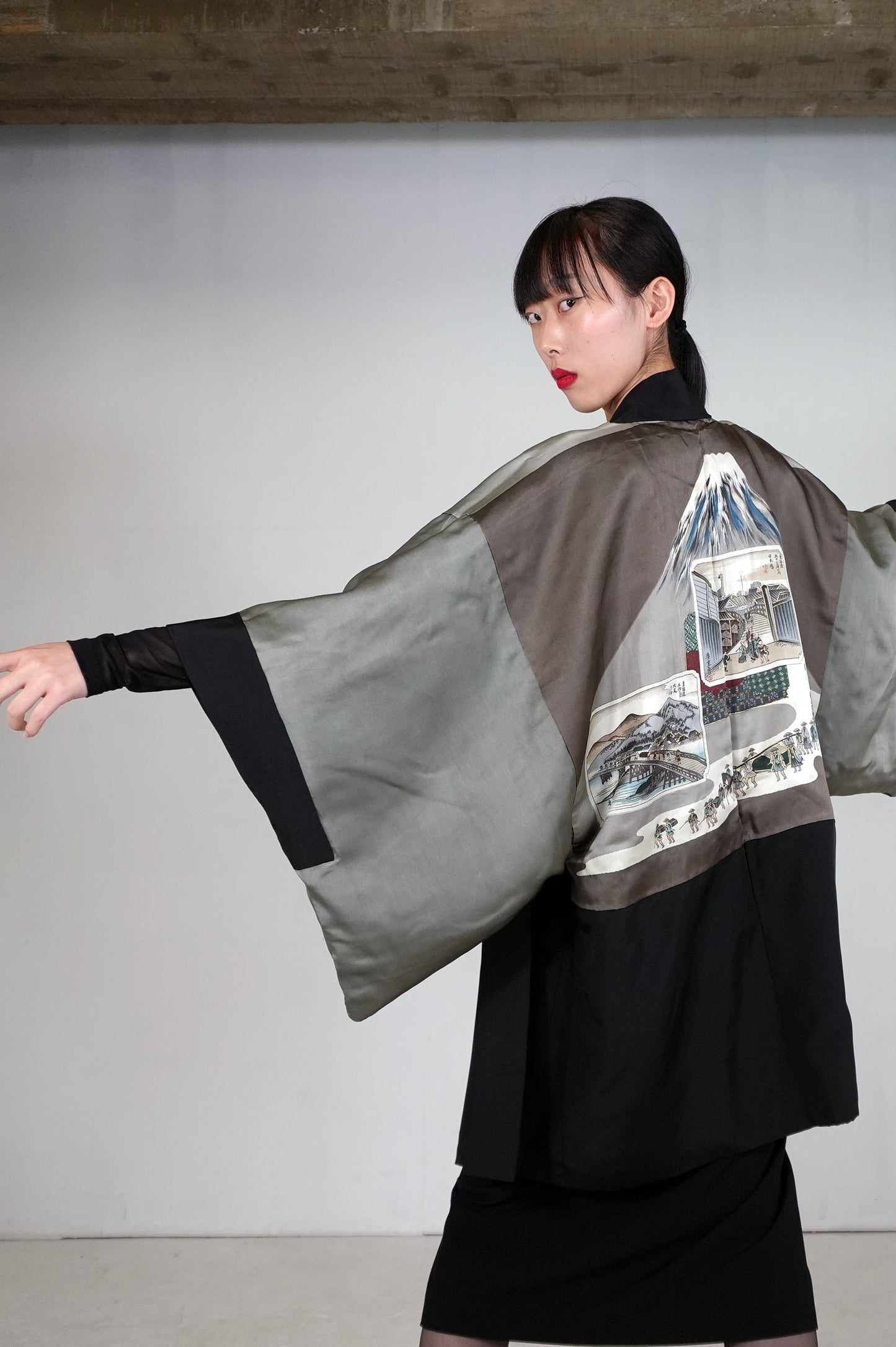 VINTAGE KUROMONTSUKI HAORI "fuji, maruni-chigai-takanoha, KUR113"