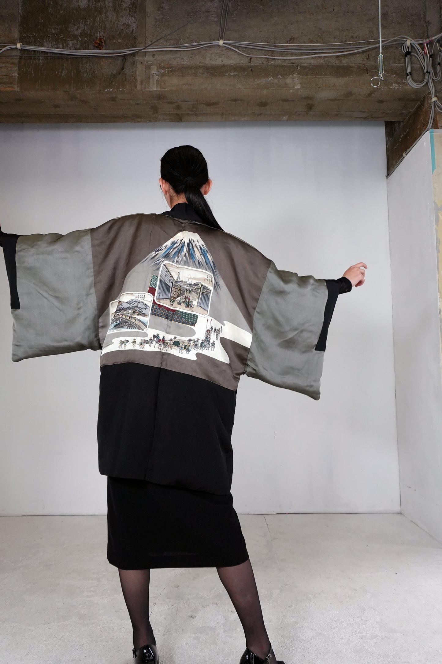 VINTAGE KUROMONTSUKI HAORI "fuji, maruni-chigai-takanoha, KUR113"