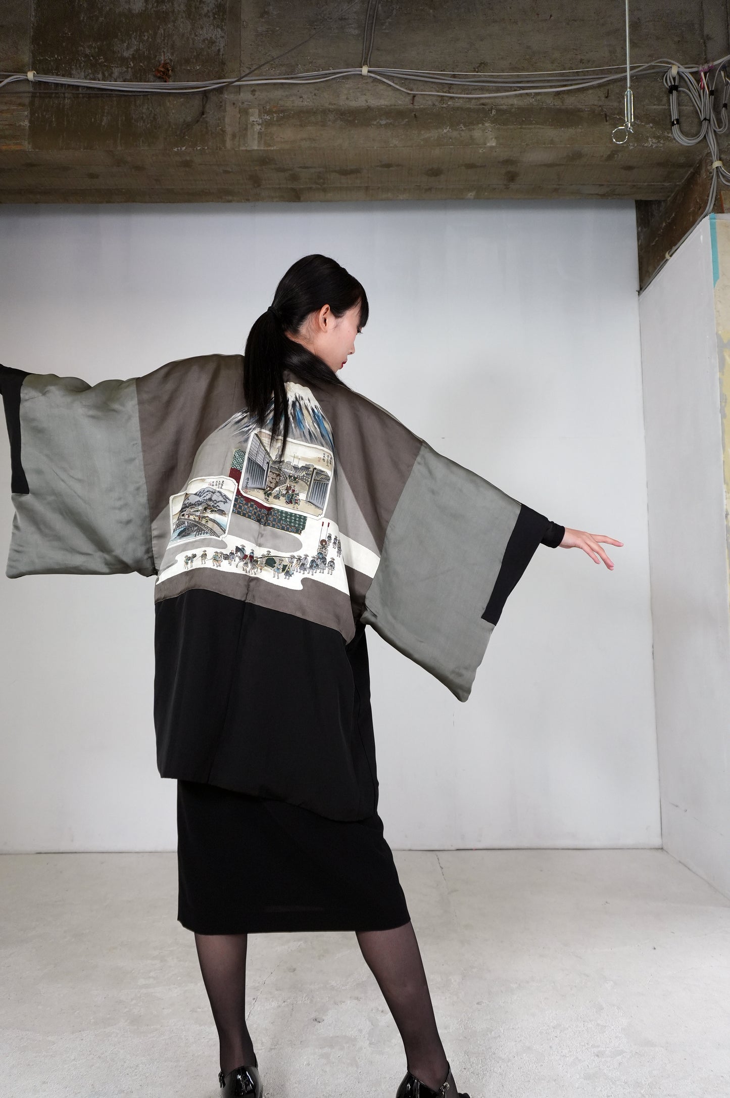 VINTAGE KUROMONTSUKI HAORI "fuji, maruni-chigai-takanoha, KUR113"