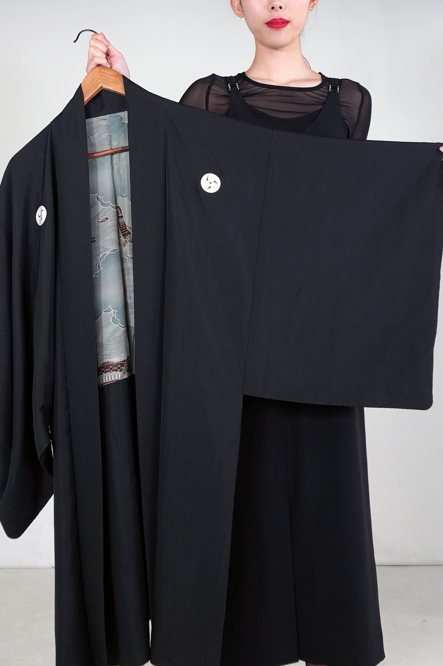 VINTAGE KUROMONTSUKI HAORI "hidari-mitsudomoe, KUR112" *damage