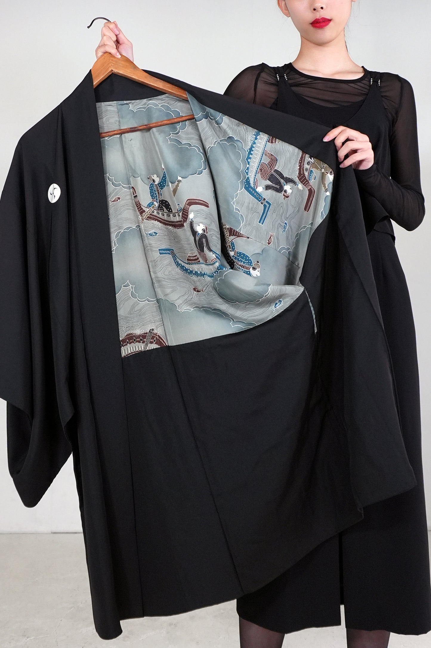 VINTAGE KUROMONTSUKI HAORI "hidari-mitsudomoe, KUR112" *damage