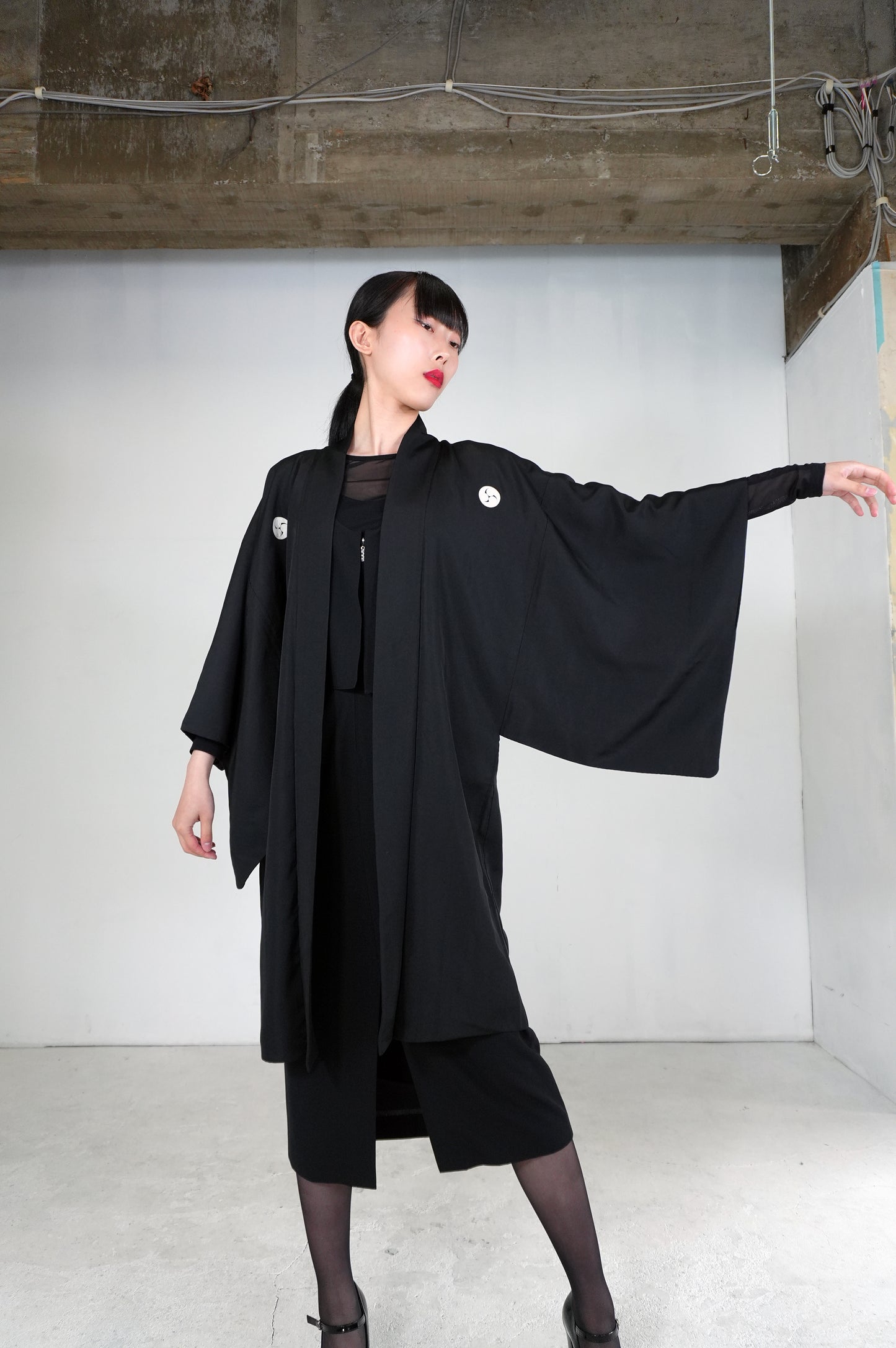 VINTAGE KUROMONTSUKI HAORI "hidari-mitsudomoe, KUR112" *damage