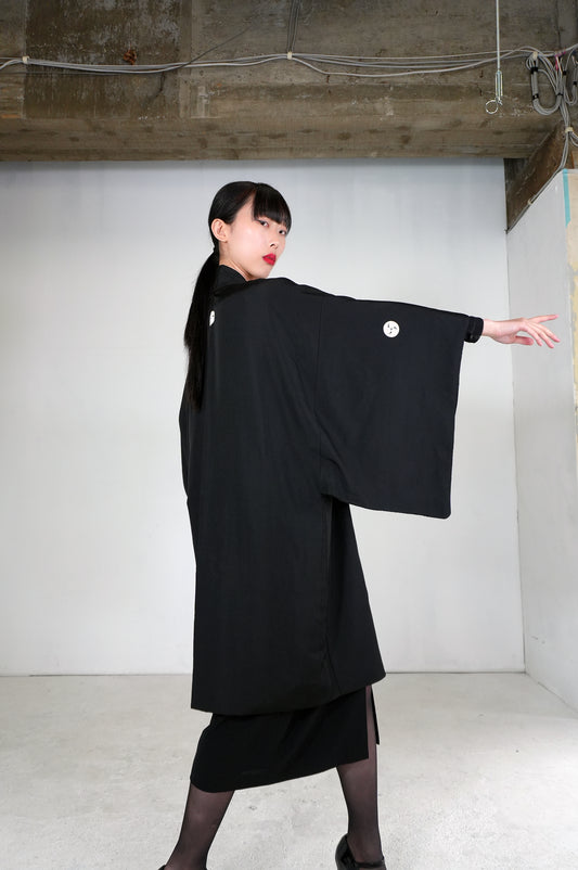 VINTAGE KUROMONTSUKI HAORI "hidari-mitsudomoe, KUR112" *damage