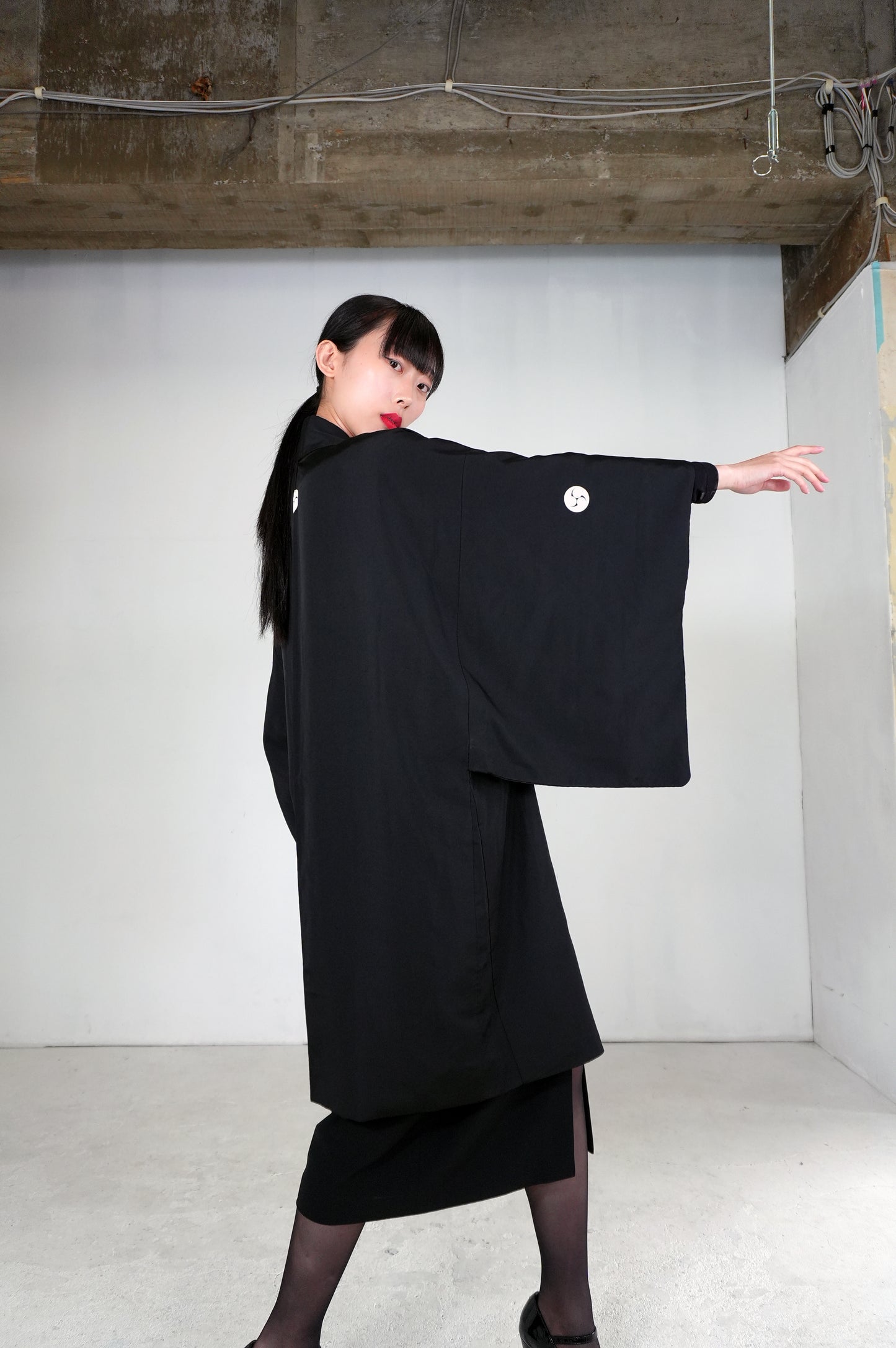 VINTAGE KUROMONTSUKI HAORI "hidari-mitsudomoe, KUR112" *damage