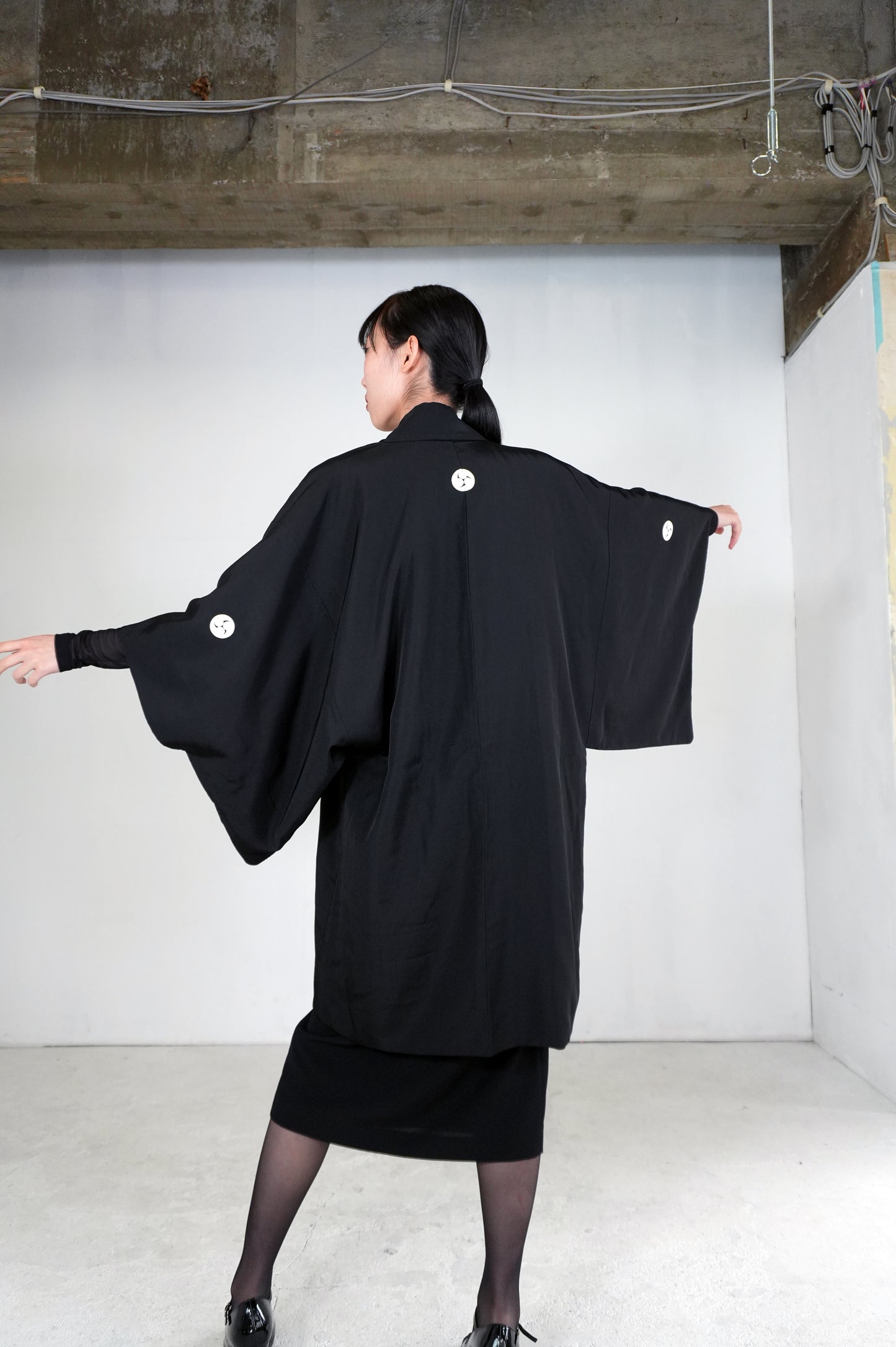 VINTAGE KUROMONTSUKI HAORI "hidari-mitsudomoe, KUR112" *damage