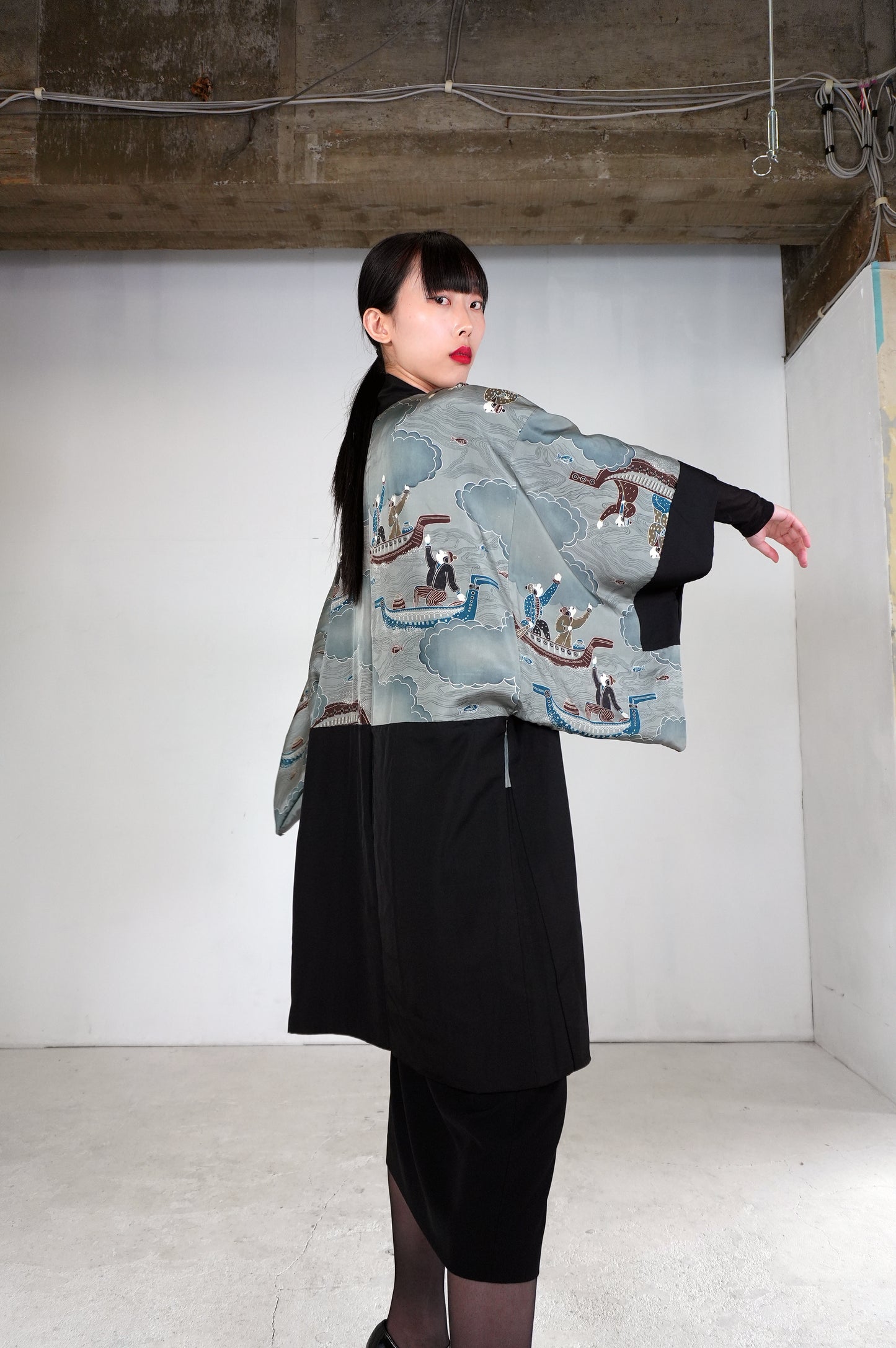 VINTAGE KUROMONTSUKI HAORI "hidari-mitsudomoe, KUR112" *damage