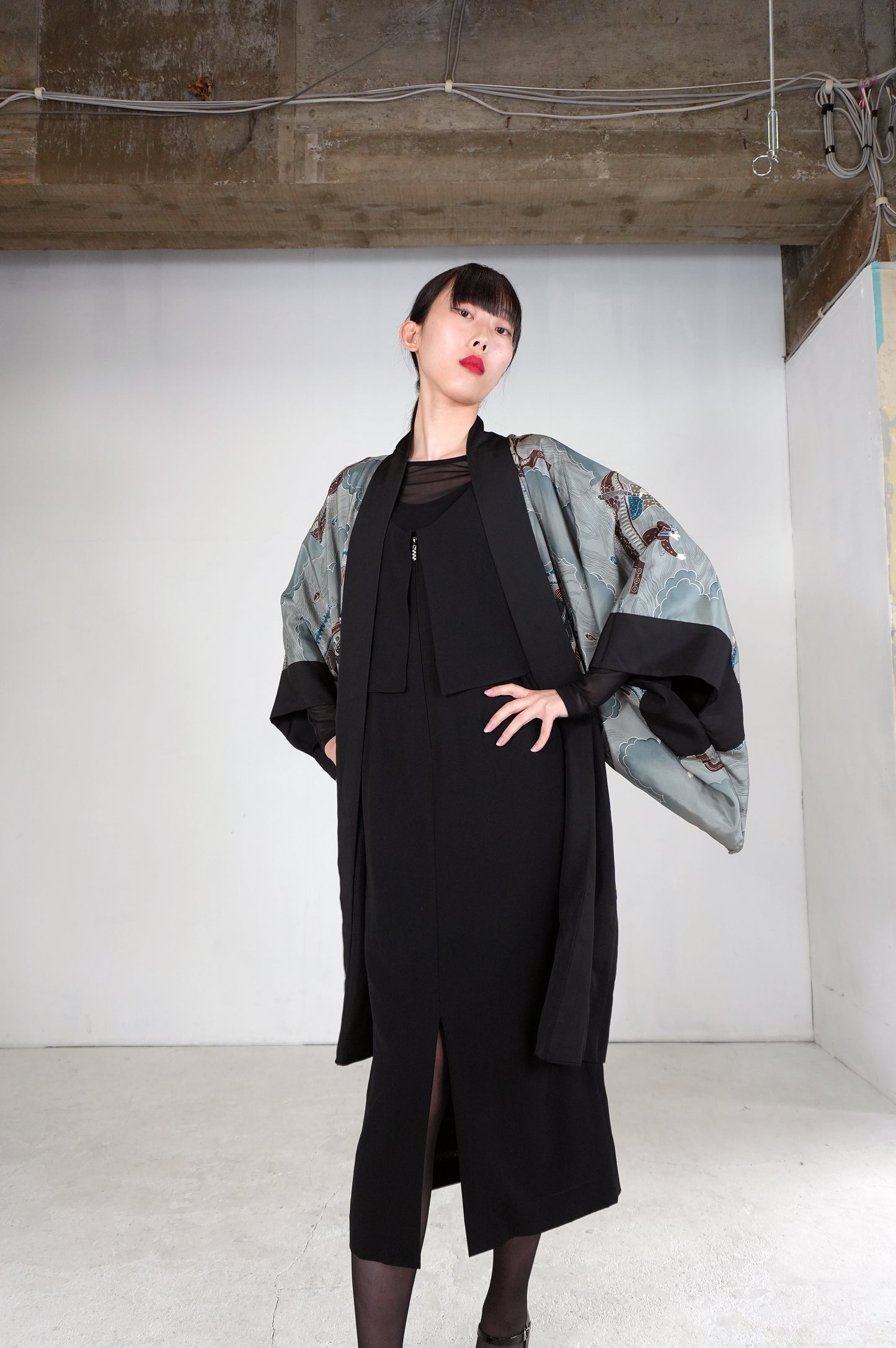 VINTAGE KUROMONTSUKI HAORI "hidari-mitsudomoe, KUR112" *damage