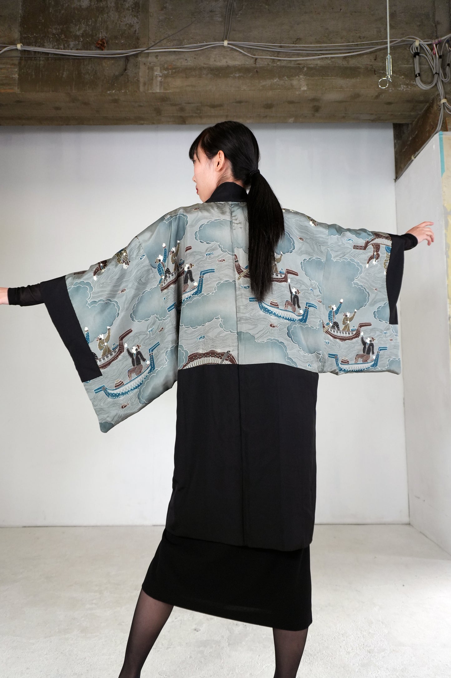 VINTAGE KUROMONTSUKI HAORI "hidari-mitsudomoe, KUR112" *damage