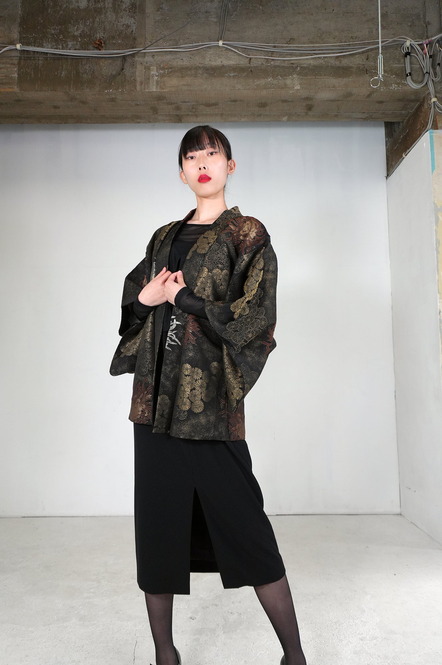 VINTAGE BLACK HAORI  "gold, kiku, BLK172" *damage