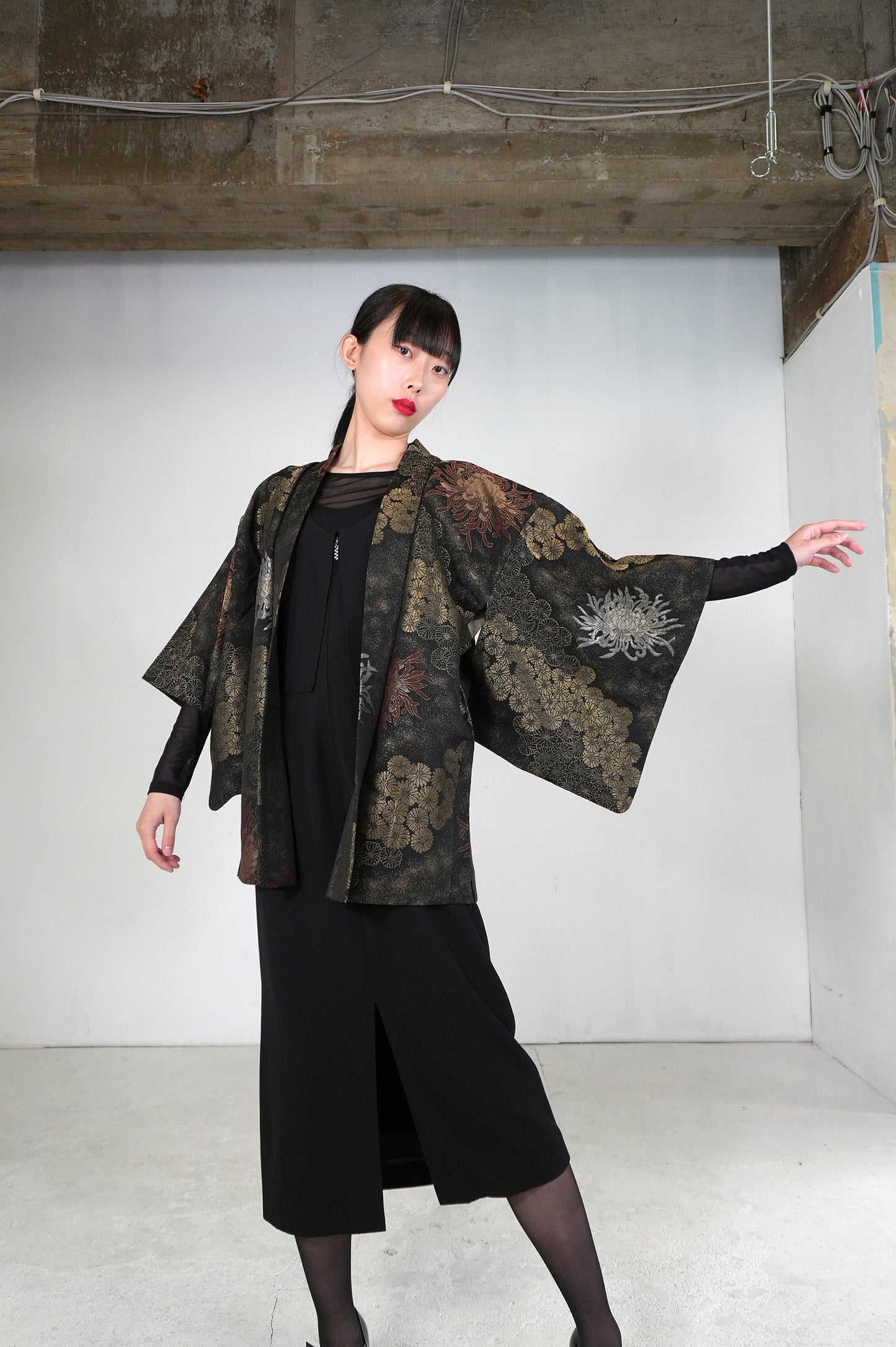 VINTAGE BLACK HAORI  "gold, kiku, BLK172" *damage