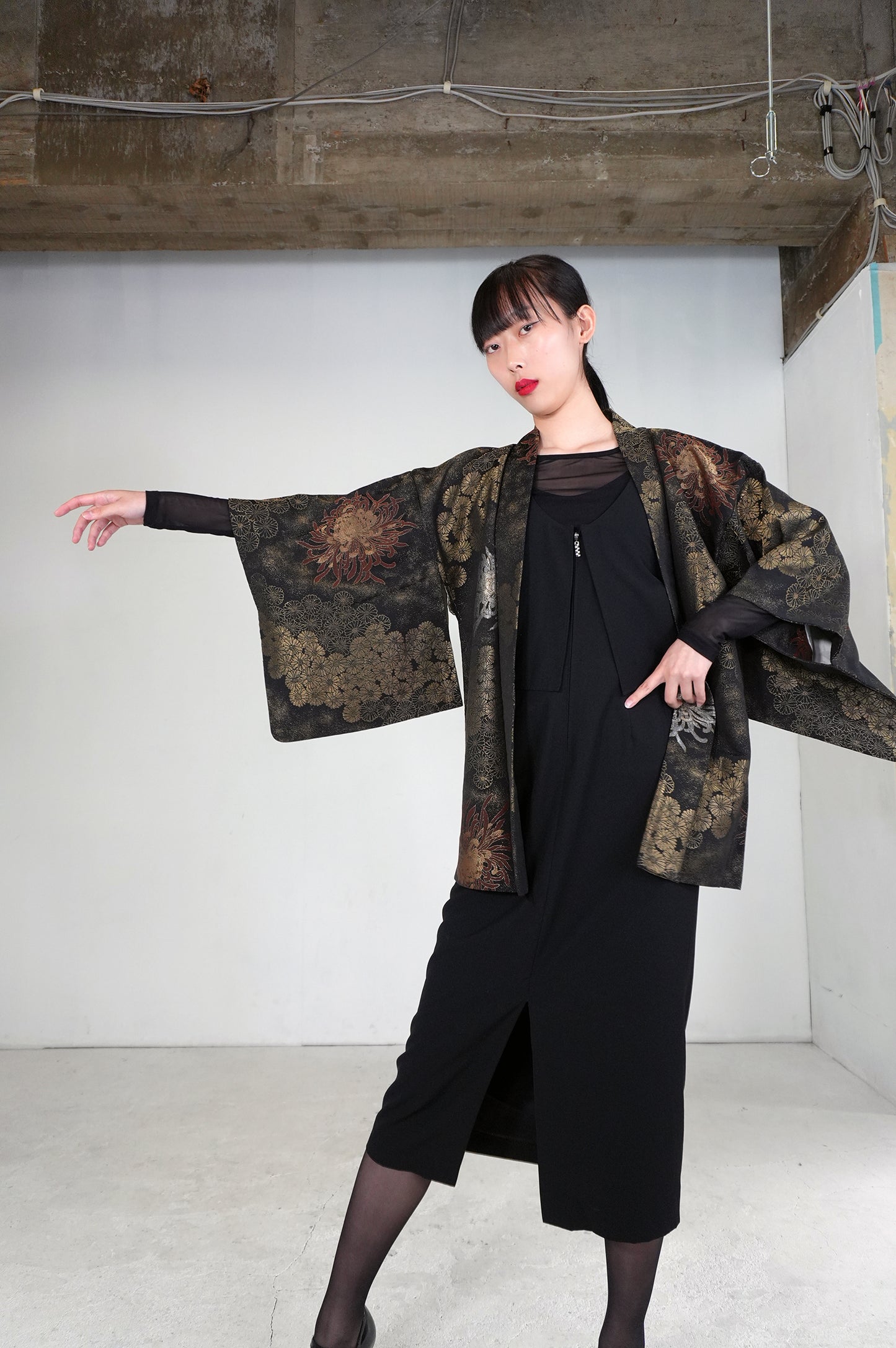VINTAGE BLACK HAORI  "gold, kiku, BLK172" *damage