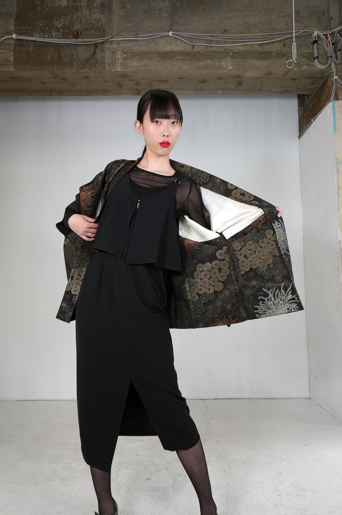 VINTAGE BLACK HAORI  "gold, kiku, BLK172" *damage