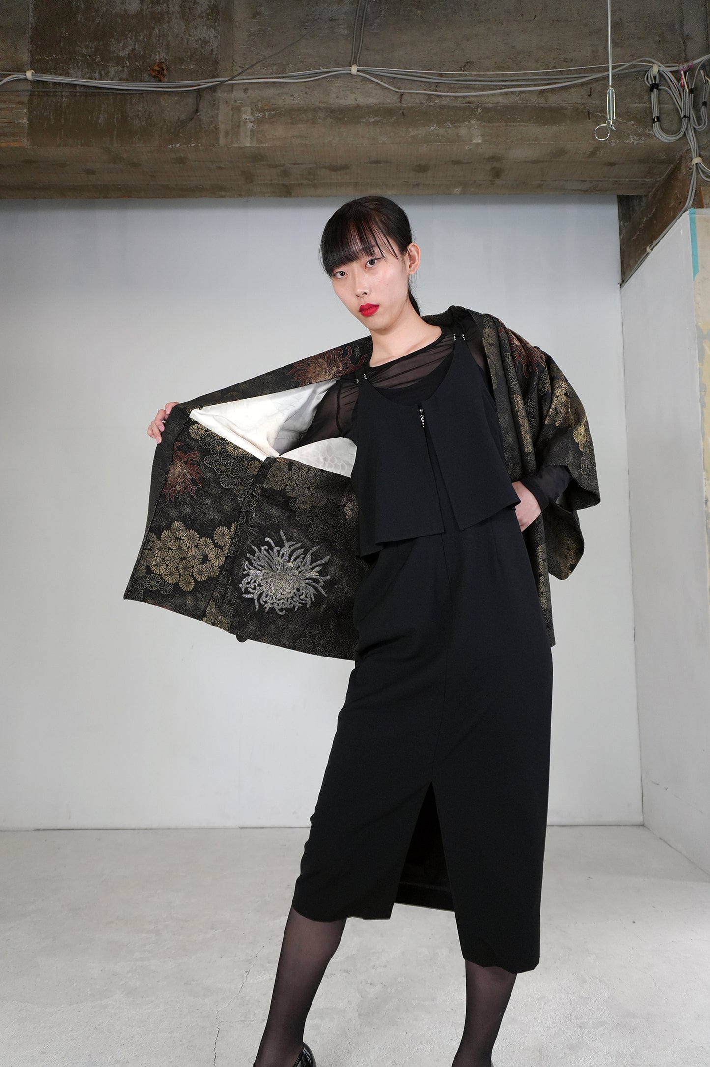 VINTAGE BLACK HAORI  "gold, kiku, BLK172" *damage