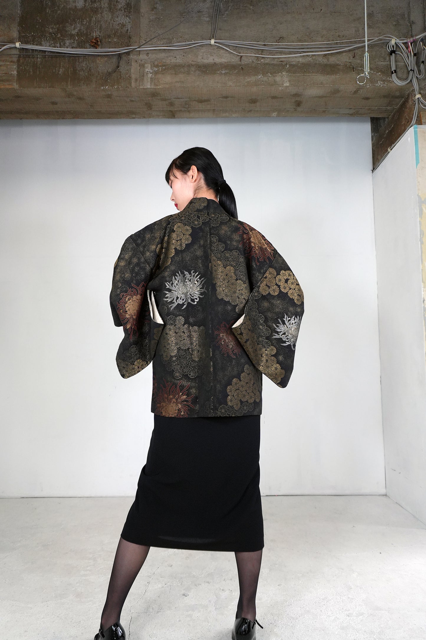 VINTAGE BLACK HAORI  "gold, kiku, BLK172" *damage