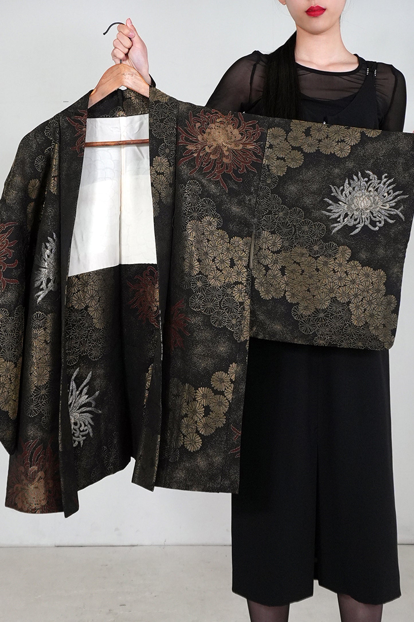 VINTAGE BLACK HAORI  "gold, kiku, BLK172" *damage