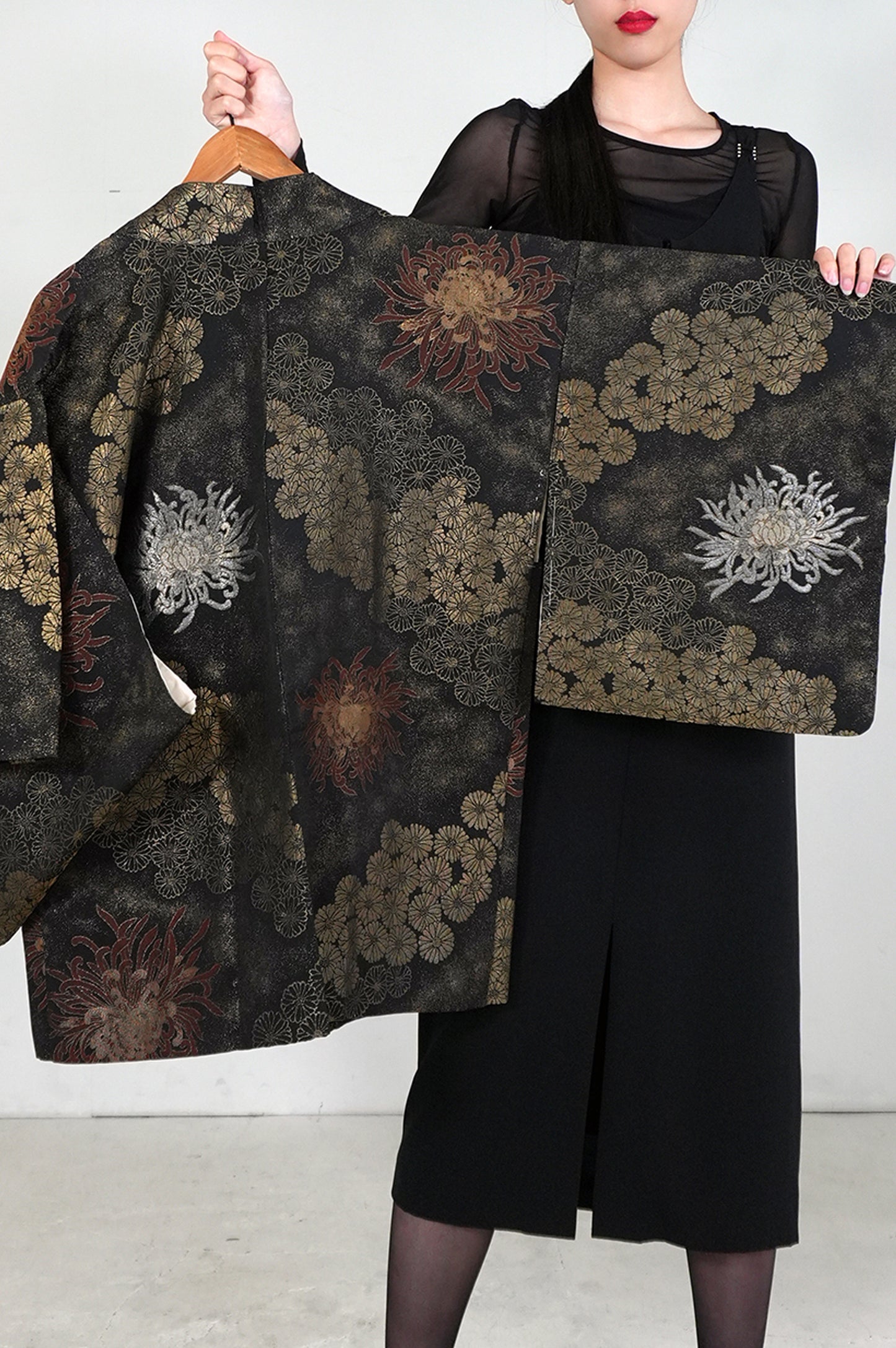 VINTAGE BLACK HAORI  "gold, kiku, BLK172" *damage