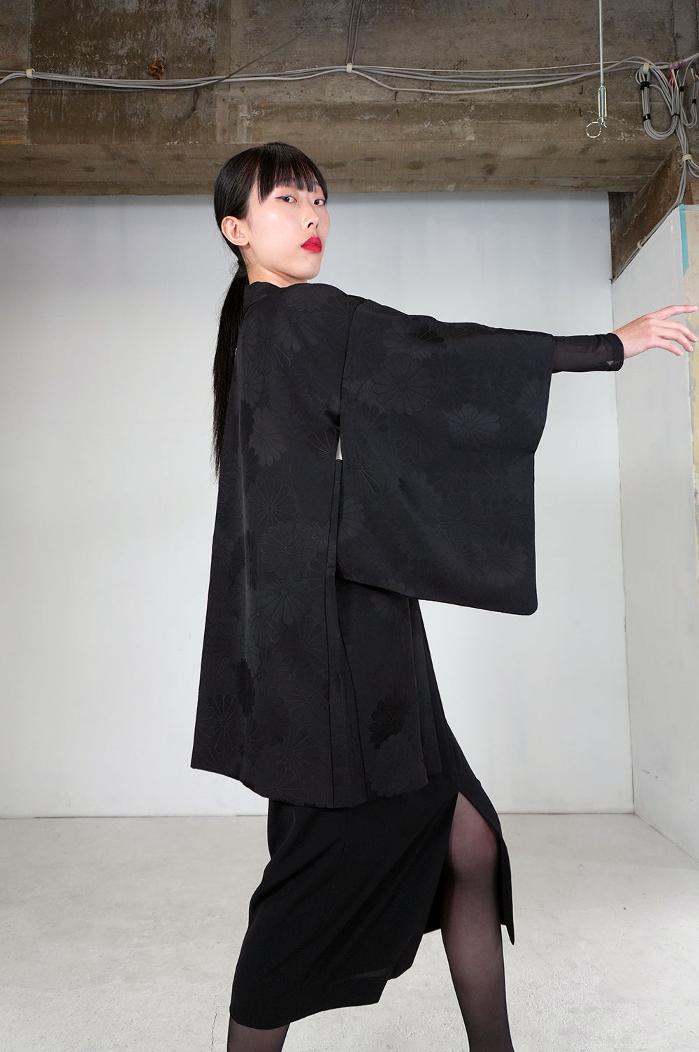 VINTAGE BLACK HAORI  "ground pattern, kiku, BLK174"