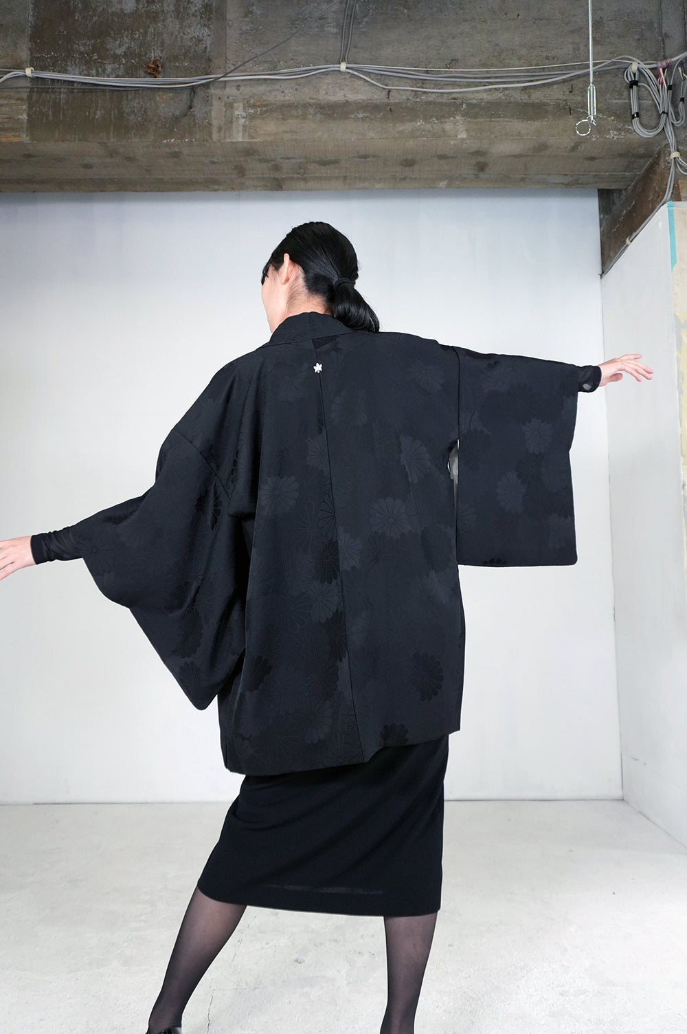 VINTAGE BLACK HAORI  "ground pattern, kiku, BLK174"