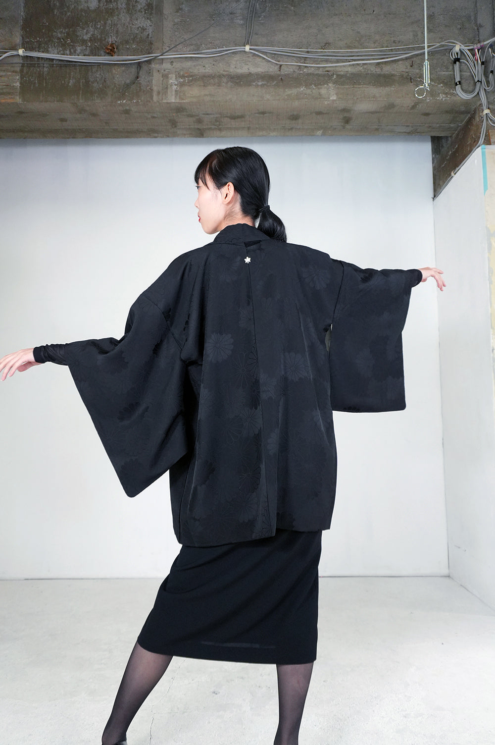 VINTAGE BLACK HAORI  "ground pattern, kiku, BLK174"
