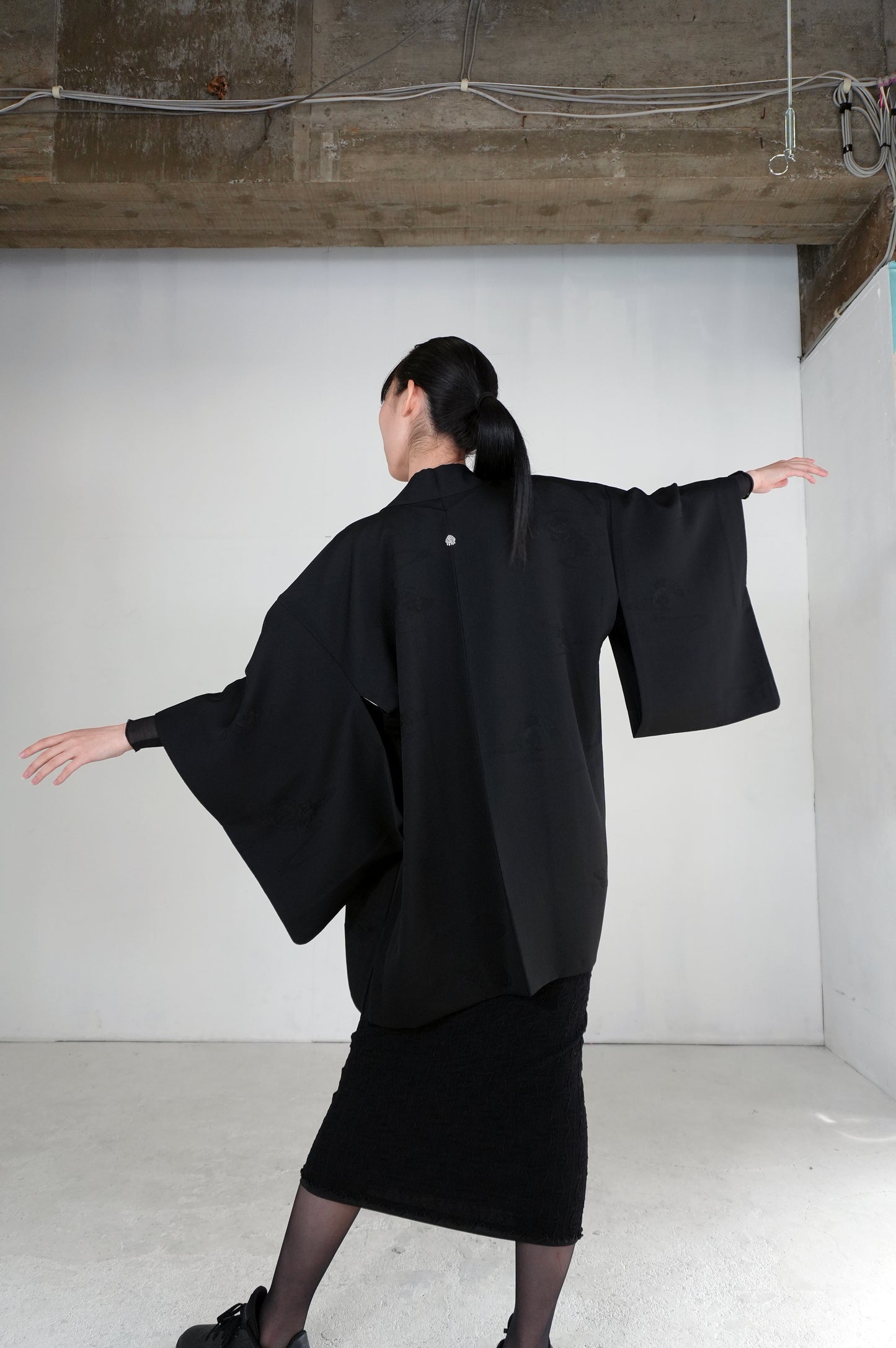 VINTAGE BLACK HAORI  "ground pattern, kiku, BLK177"