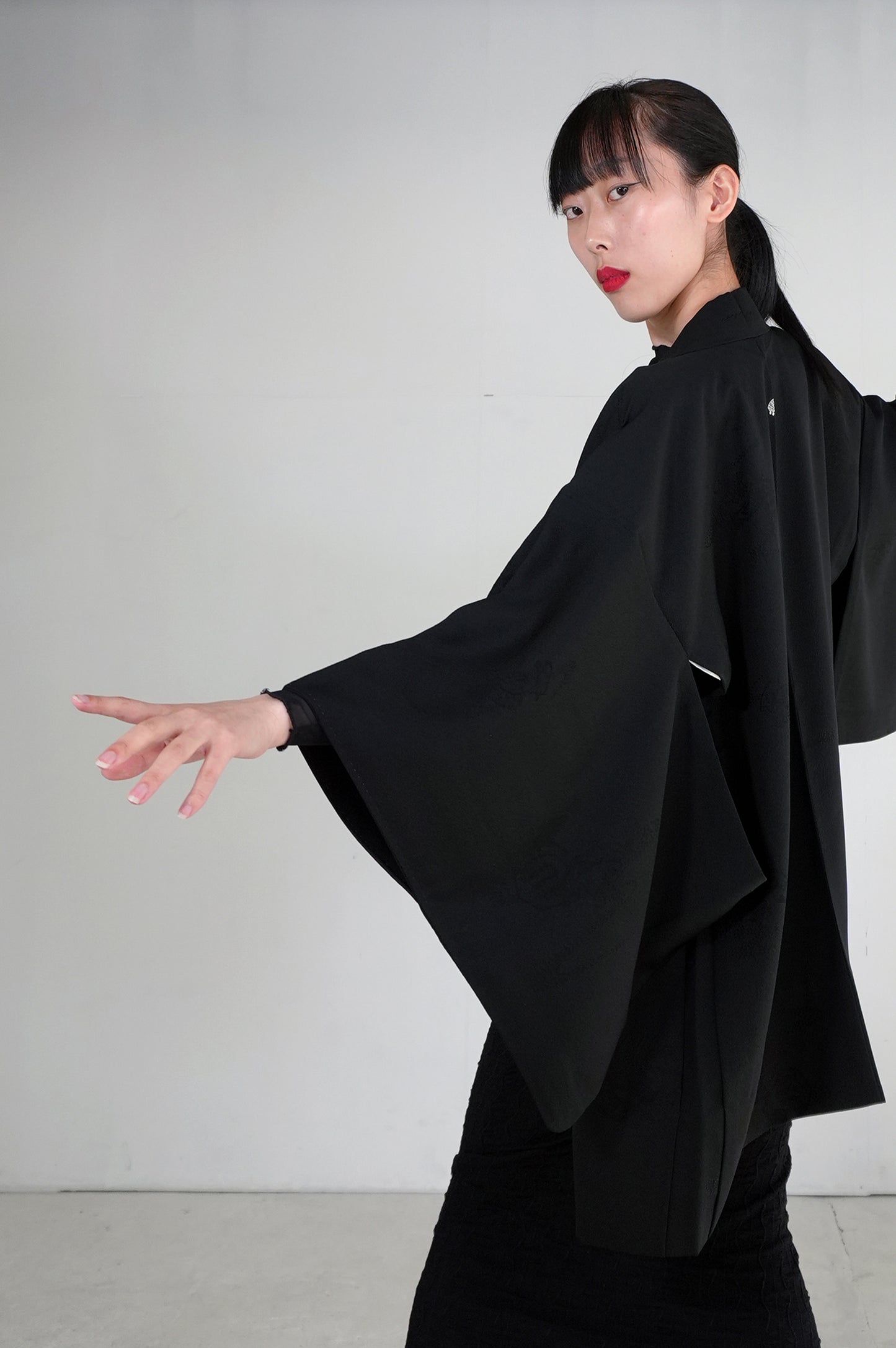 VINTAGE BLACK HAORI  "ground pattern, kiku, BLK177"
