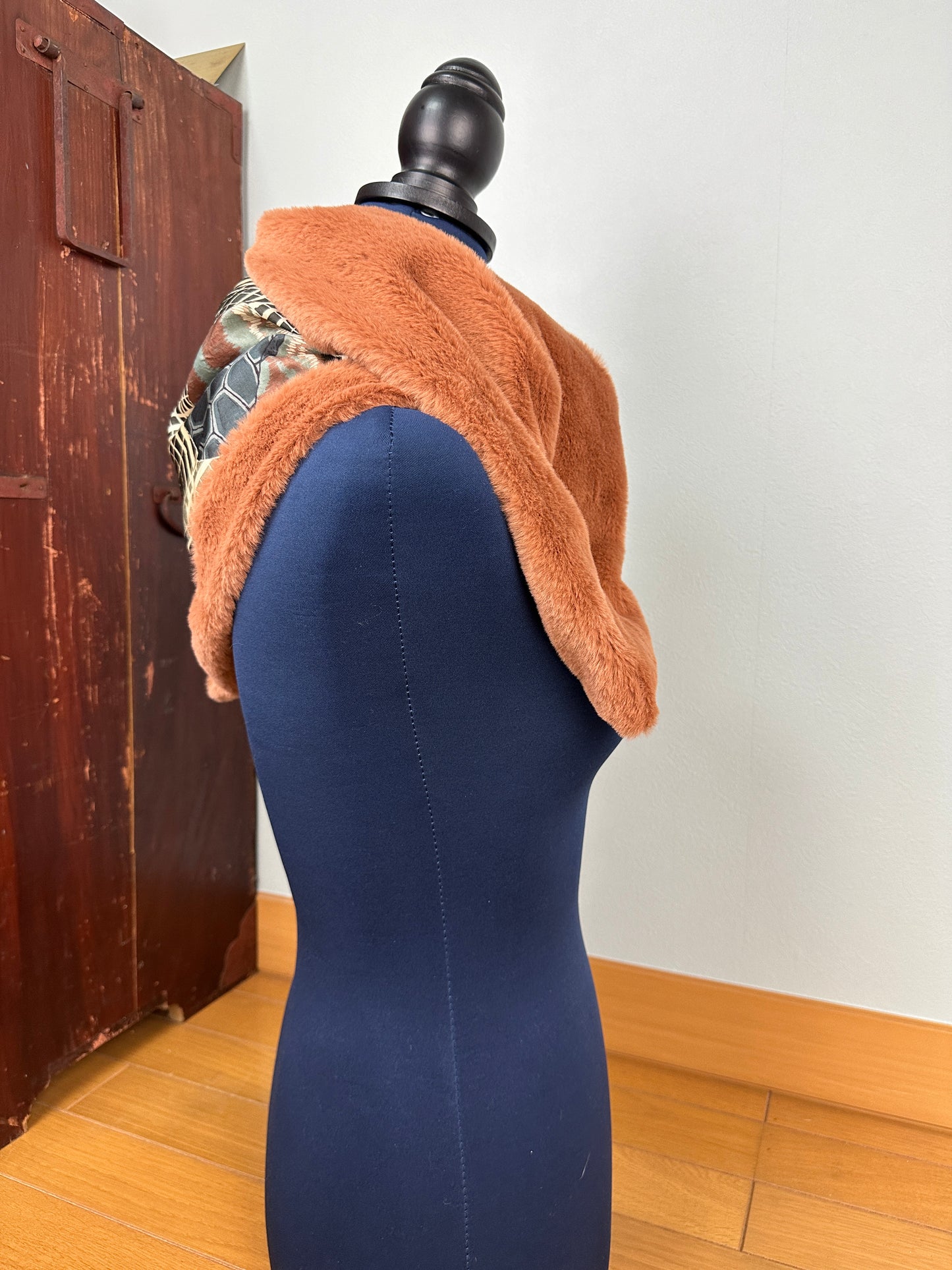 FAUX FUR SCARF UPCYCLED FROM DAMAGE KIMONO FABRIC "usagi kame Orange"