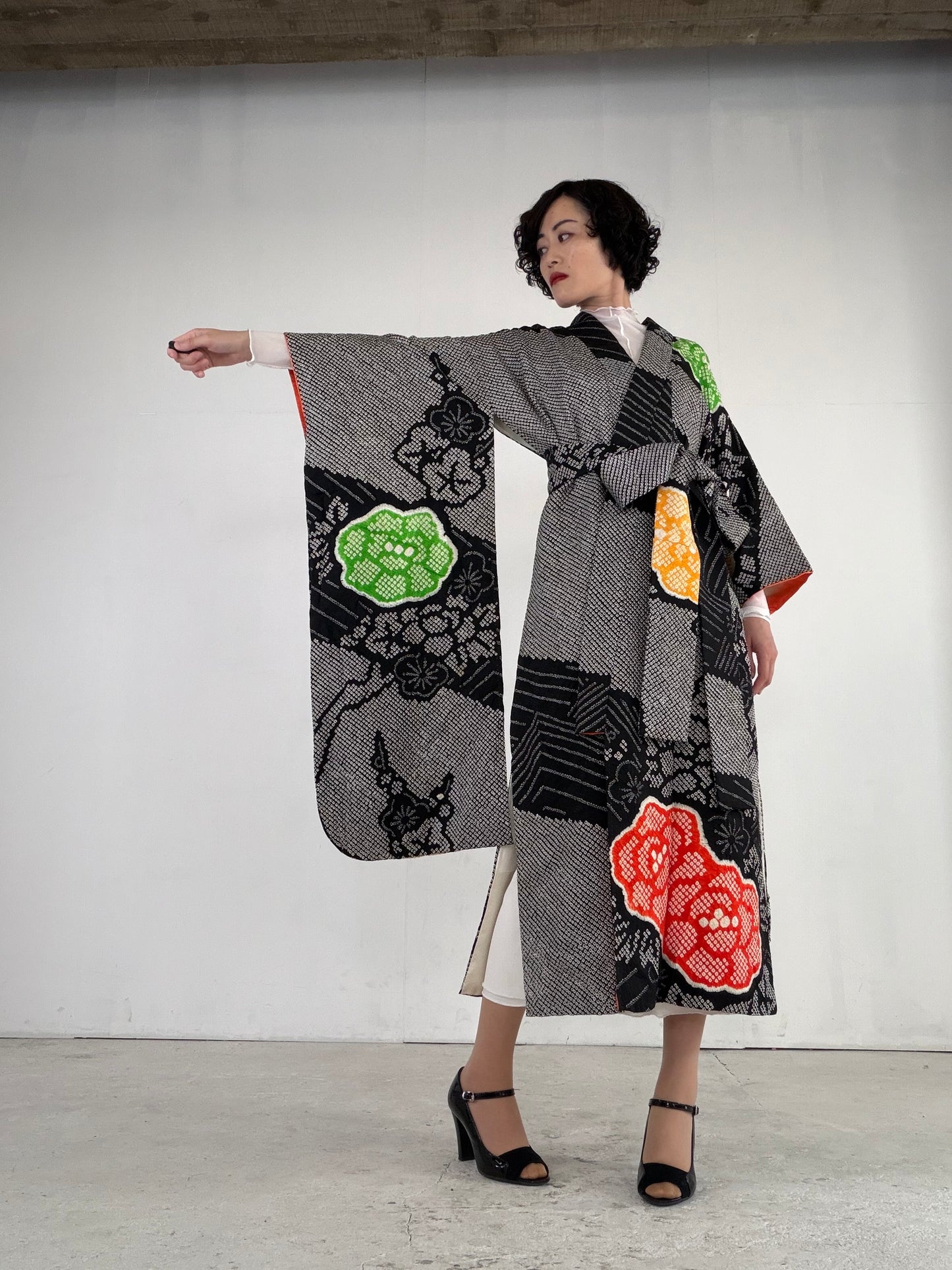 Furisode Kimono Dress Gown with String Belt – Upcycled from Vintage Japanese Kimono "shibori, black, DRE027"