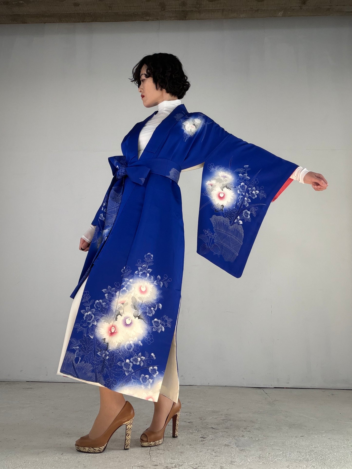 Houmongi Kimono Dress Gown with String Belt – Upcycled from Vintage Japanese Kimono "blue, white, DRE028"
