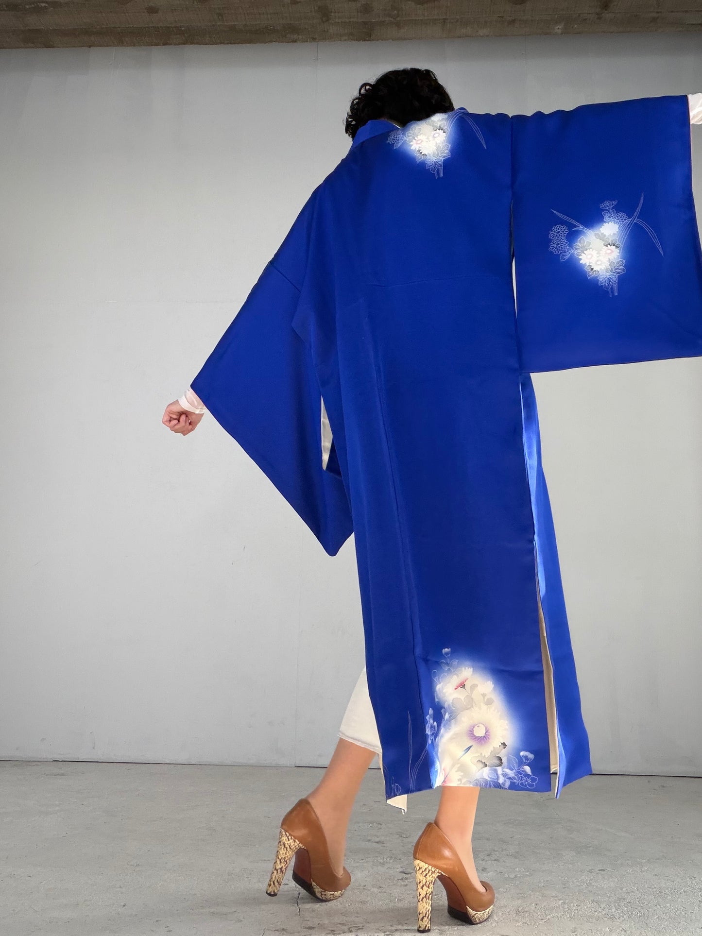Houmongi Kimono Dress Gown with String Belt – Upcycled from Vintage Japanese Kimono "blue, white, DRE028"