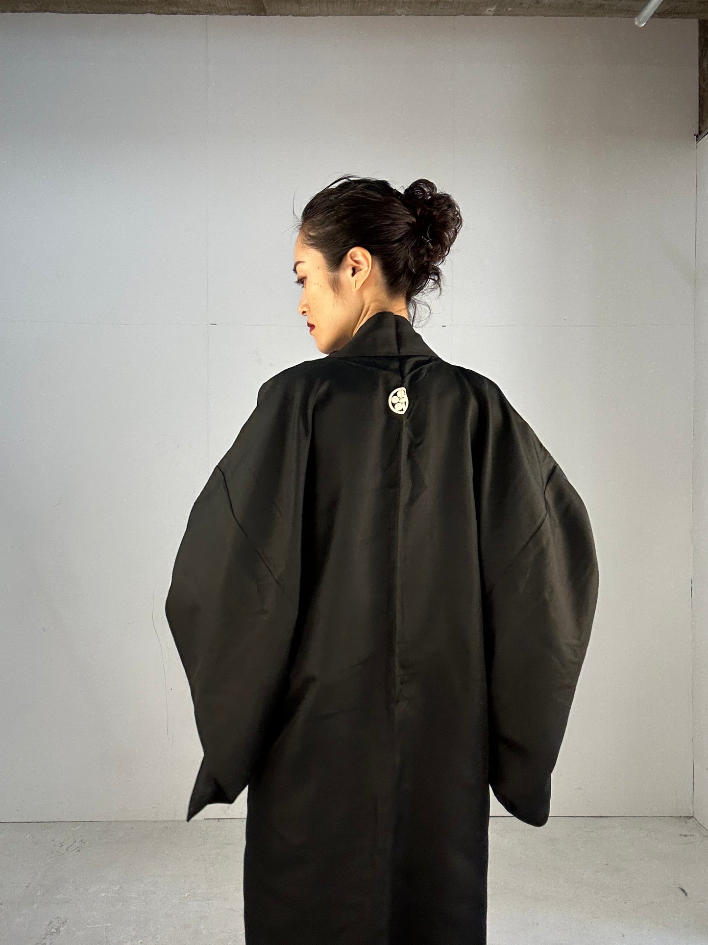 VINTAGE KUROMONTSUKI HAORI "koban uma"