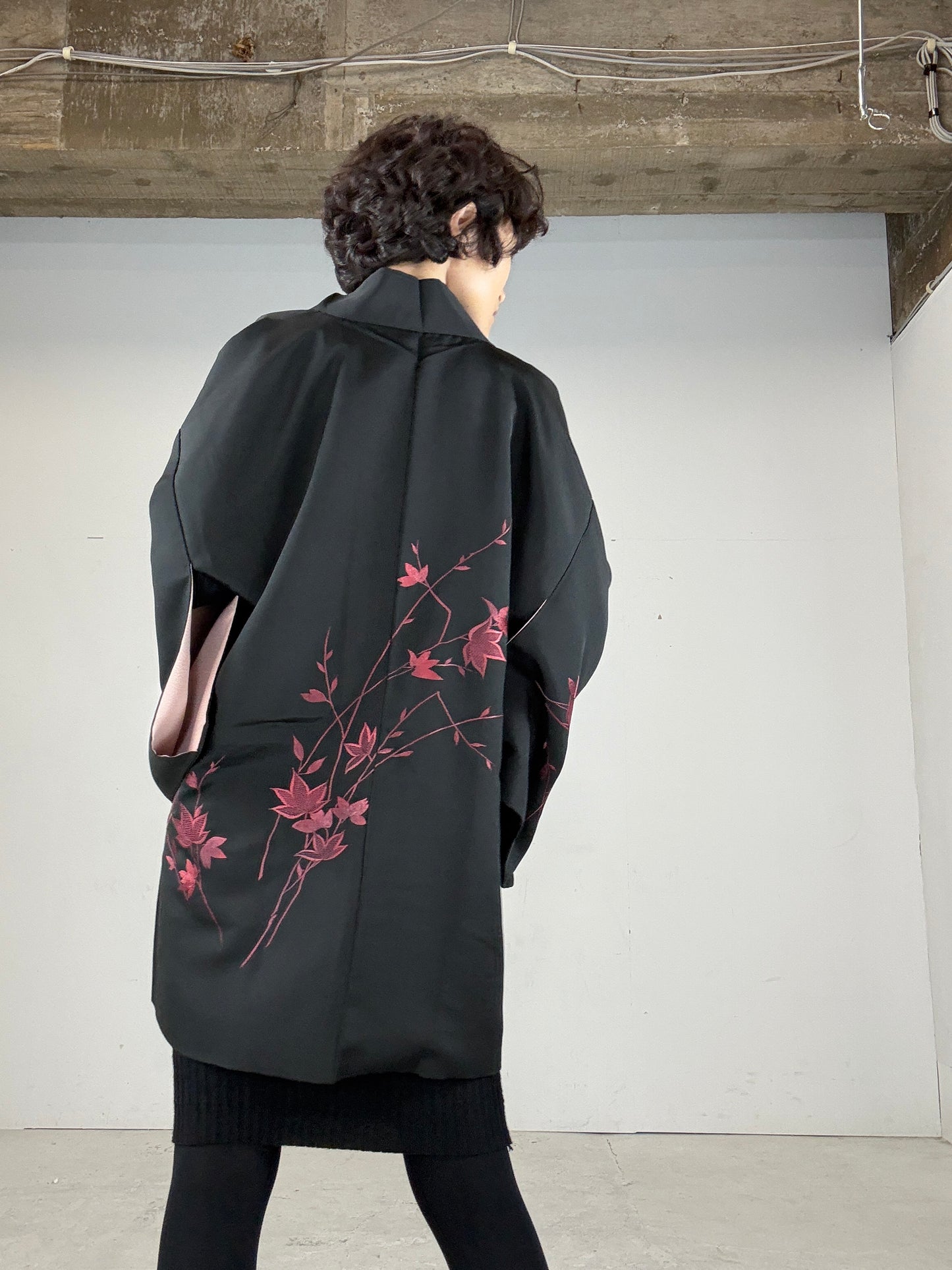 VINTAGE BLACK HAORI "kaede, embroidery" *damage