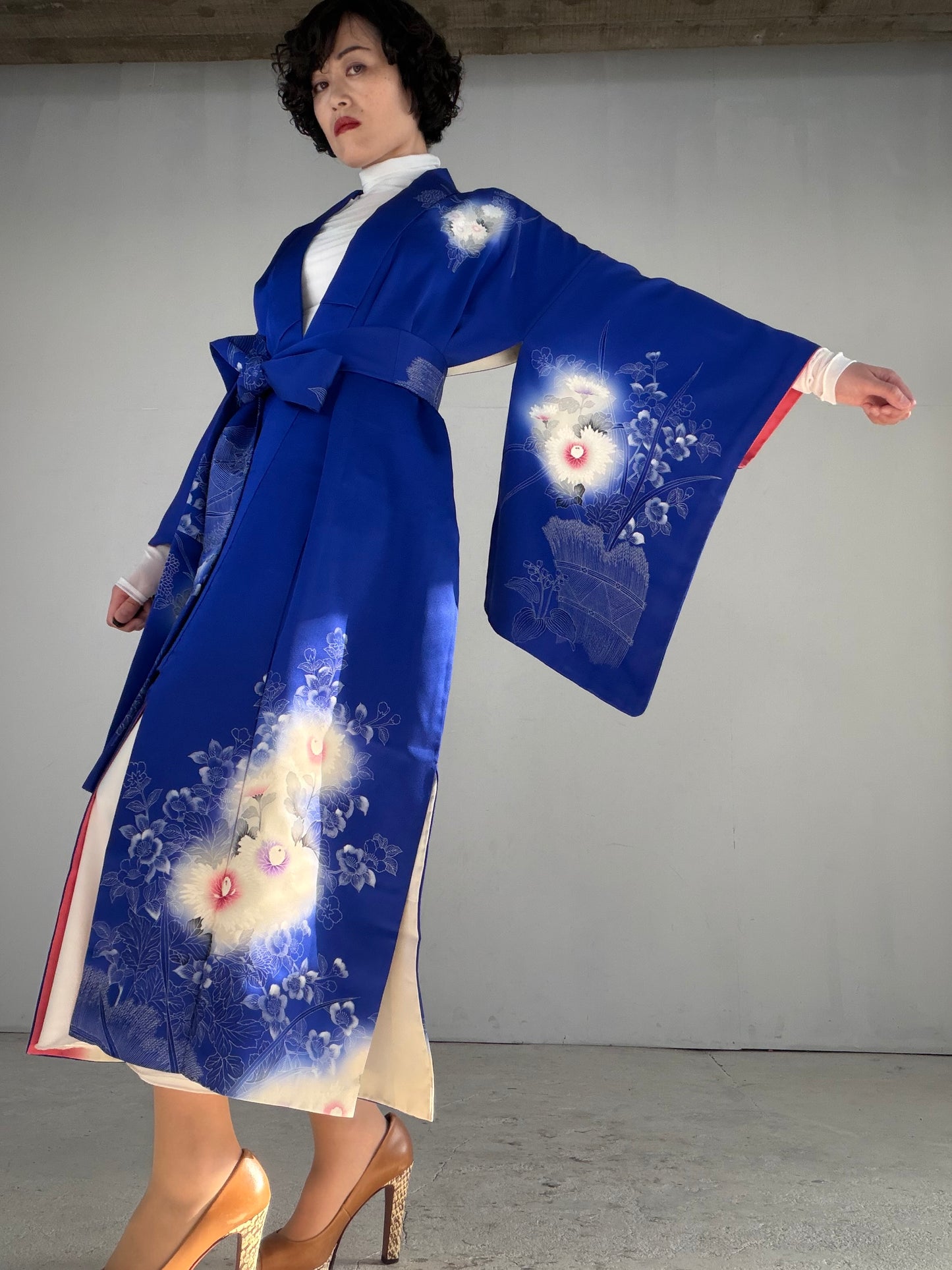 Houmongi Kimono Dress Gown with String Belt – Upcycled from Vintage Japanese Kimono "blue, white, DRE028"