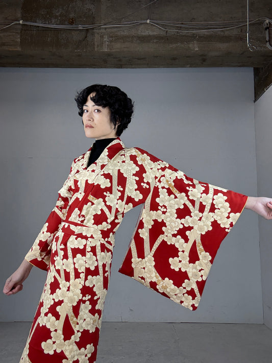 REIWA NIBUSHIKI KIMONO upcycled from Japanese kimono “AKA”