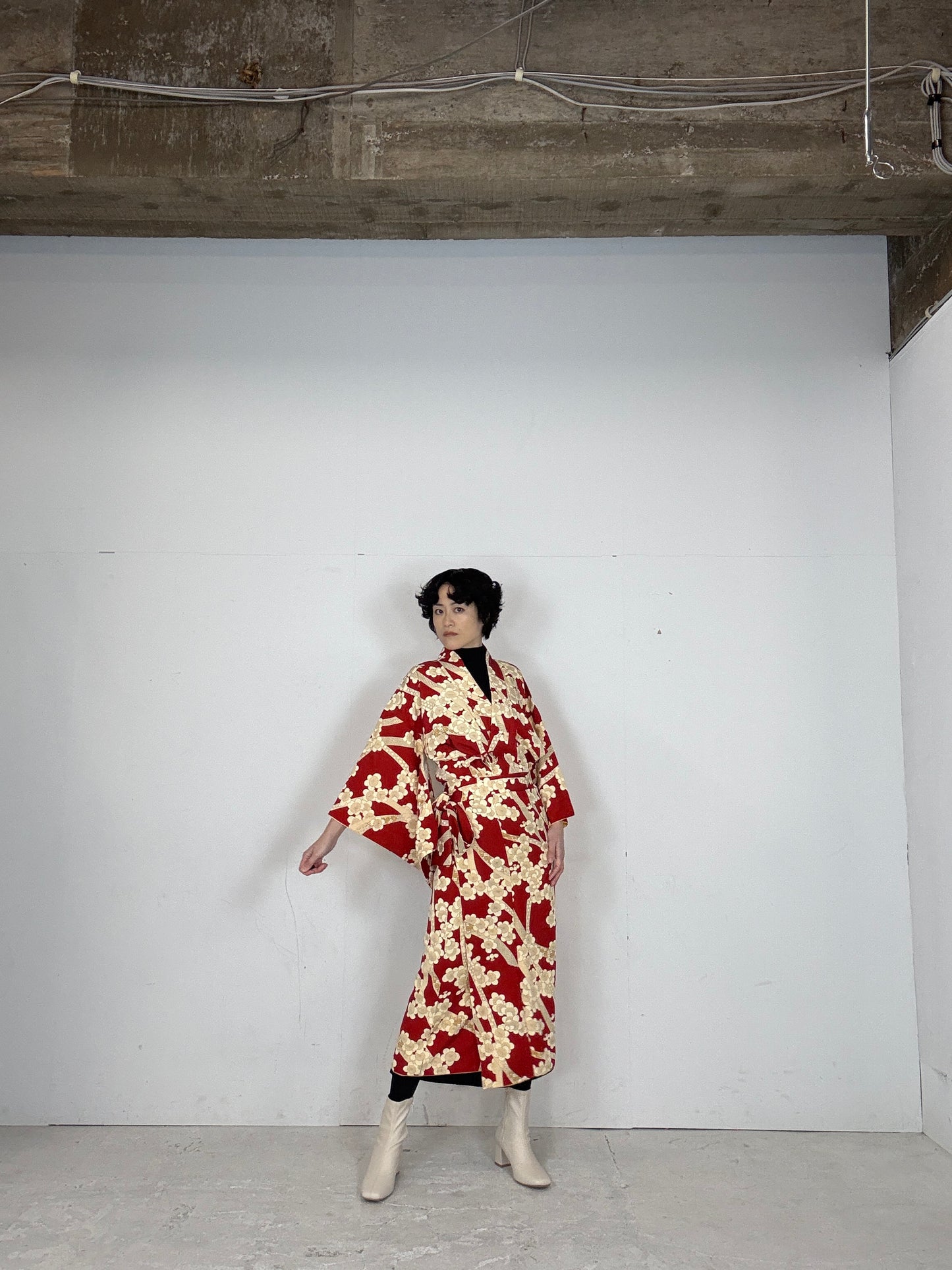 REIWA NIBUSHIKI KIMONO upcycled from Japanese kimono “AKA”