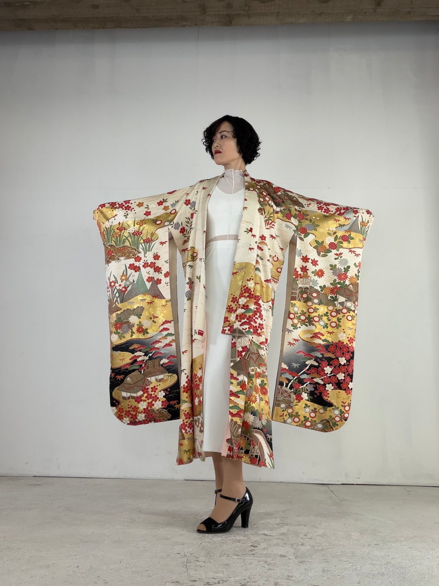 Furisode Kimono Dress Gown with String Belt – Upcycled from Vintage Japanese Kimono "red, shiki, gold DRE024"