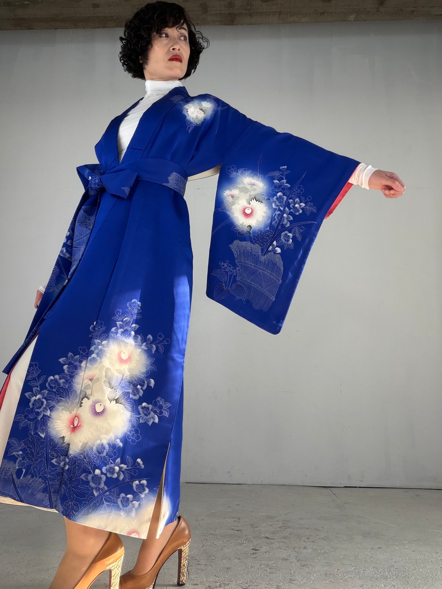 Houmongi Kimono Dress Gown with String Belt – Upcycled from Vintage Japanese Kimono "blue, white, DRE028"