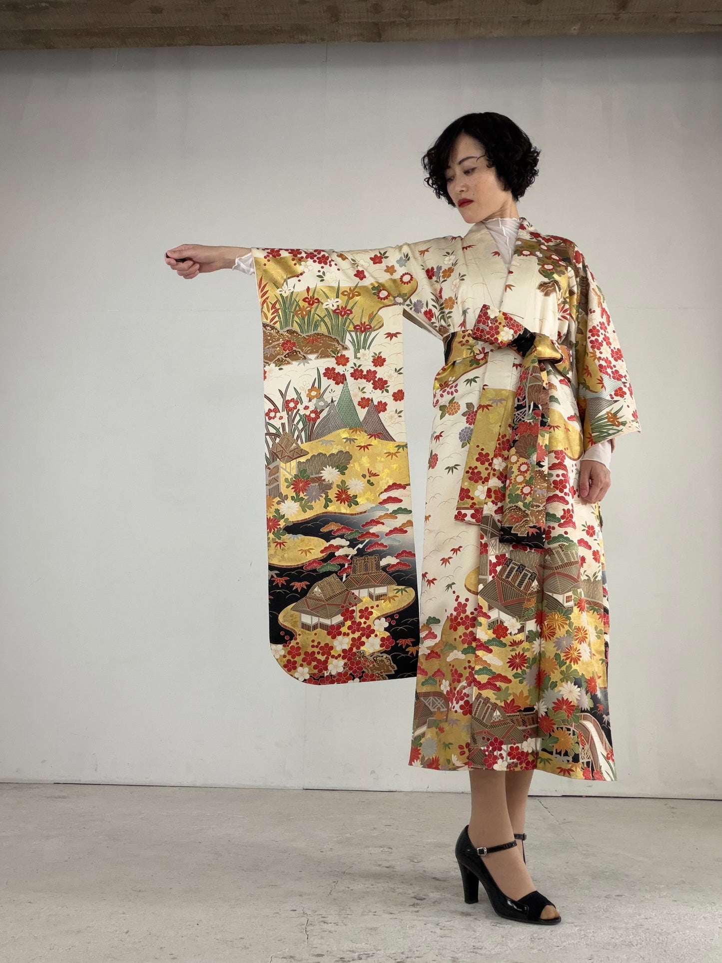 Furisode Kimono Dress Gown with String Belt – Upcycled from Vintage Japanese Kimono "red, shiki, gold DRE024"