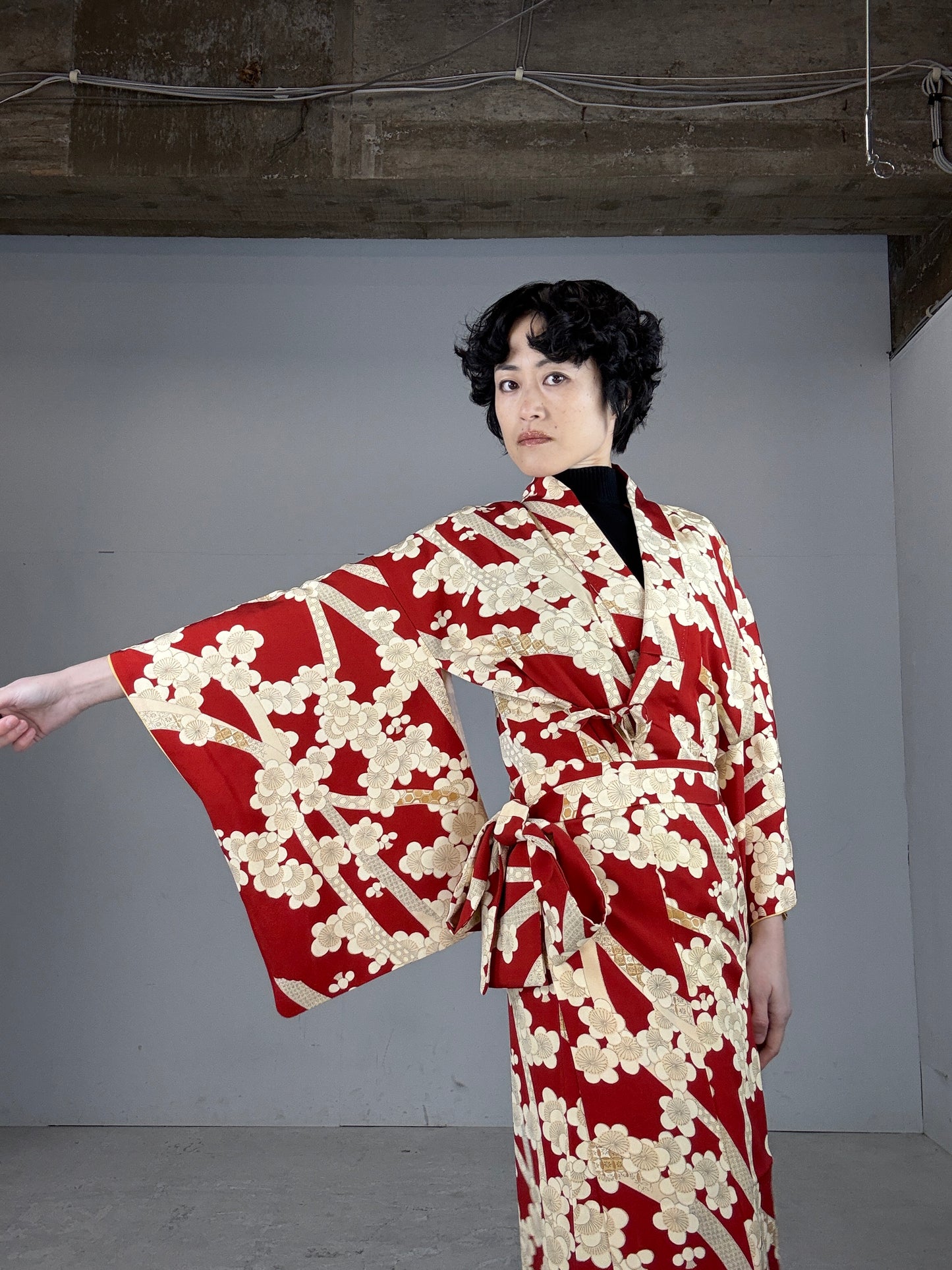 REIWA NIBUSHIKI KIMONO upcycled from Japanese kimono “AKA”