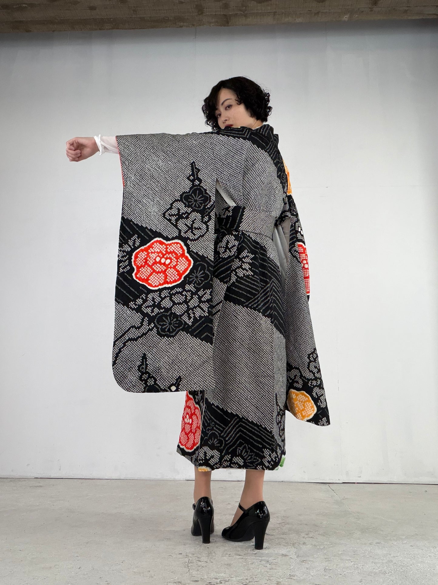Furisode Kimono Dress Gown with String Belt – Upcycled from Vintage Japanese Kimono "shibori, black, DRE027"