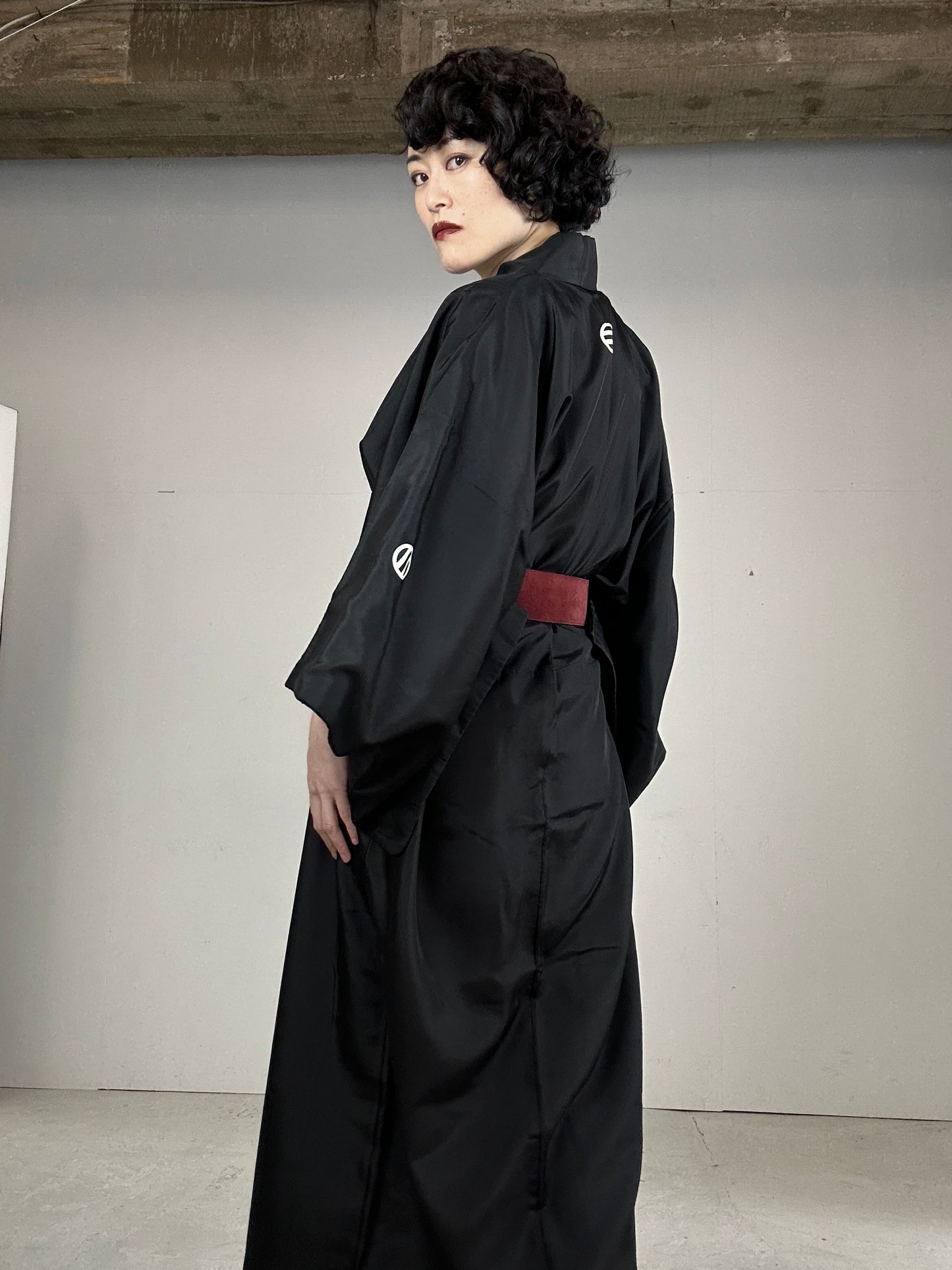 BLACK KIMONO MONTSUKI "MARUNIHUTATSUHIKI"