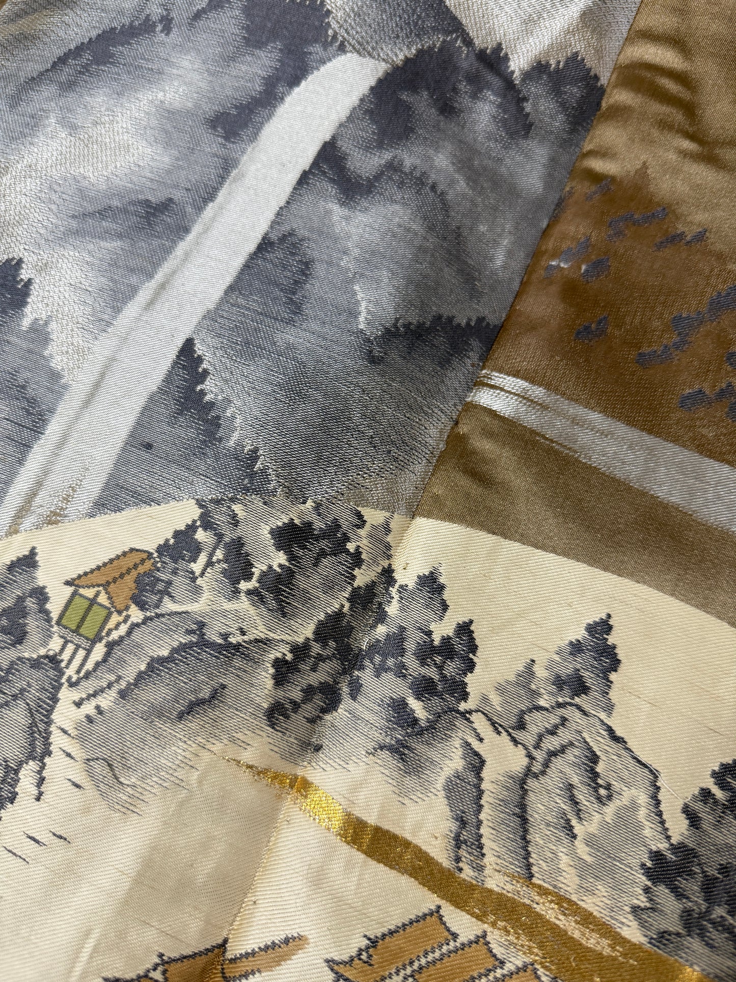 VINTAGE KUROMONTSUKI HAORI "gold, oyashiki" *damage