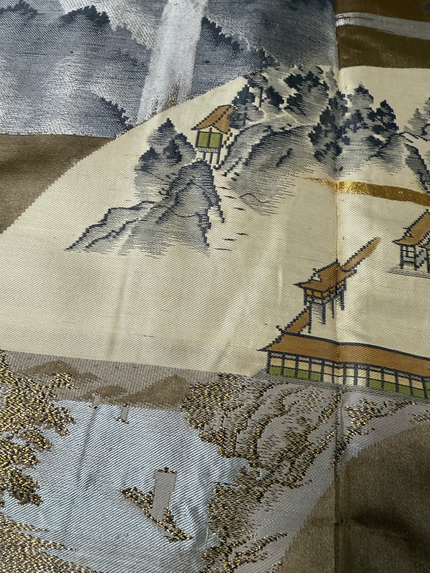 VINTAGE KUROMONTSUKI HAORI "gold, oyashiki" *damage