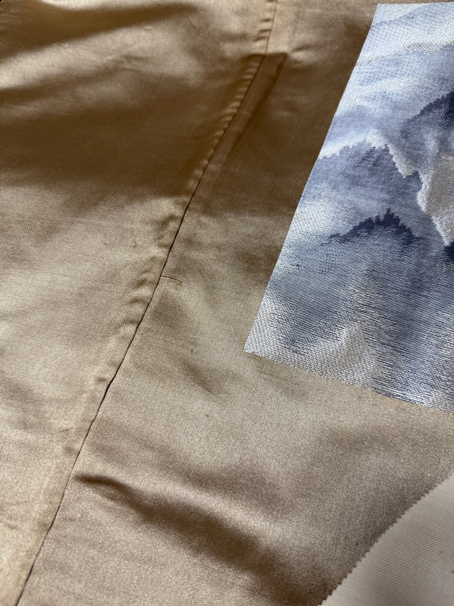 VINTAGE KUROMONTSUKI HAORI "gold, oyashiki" *damage